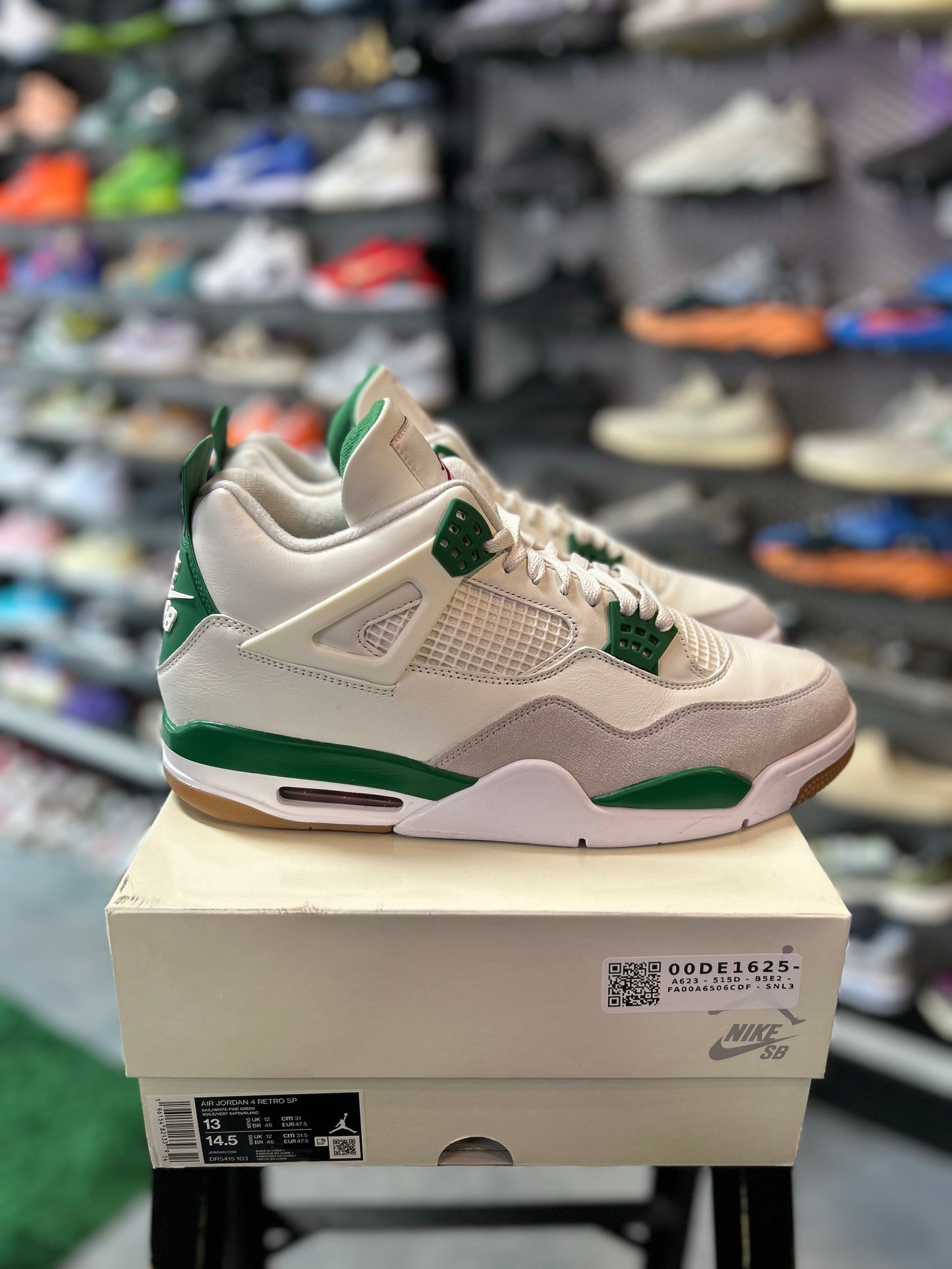 Jordan 4 Retro SB Pine Green (YAC)