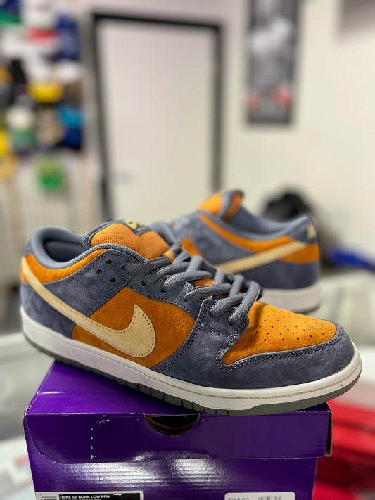 Nike SB Dunk Low Light Carbon Monarch (AI) PRE OWNED