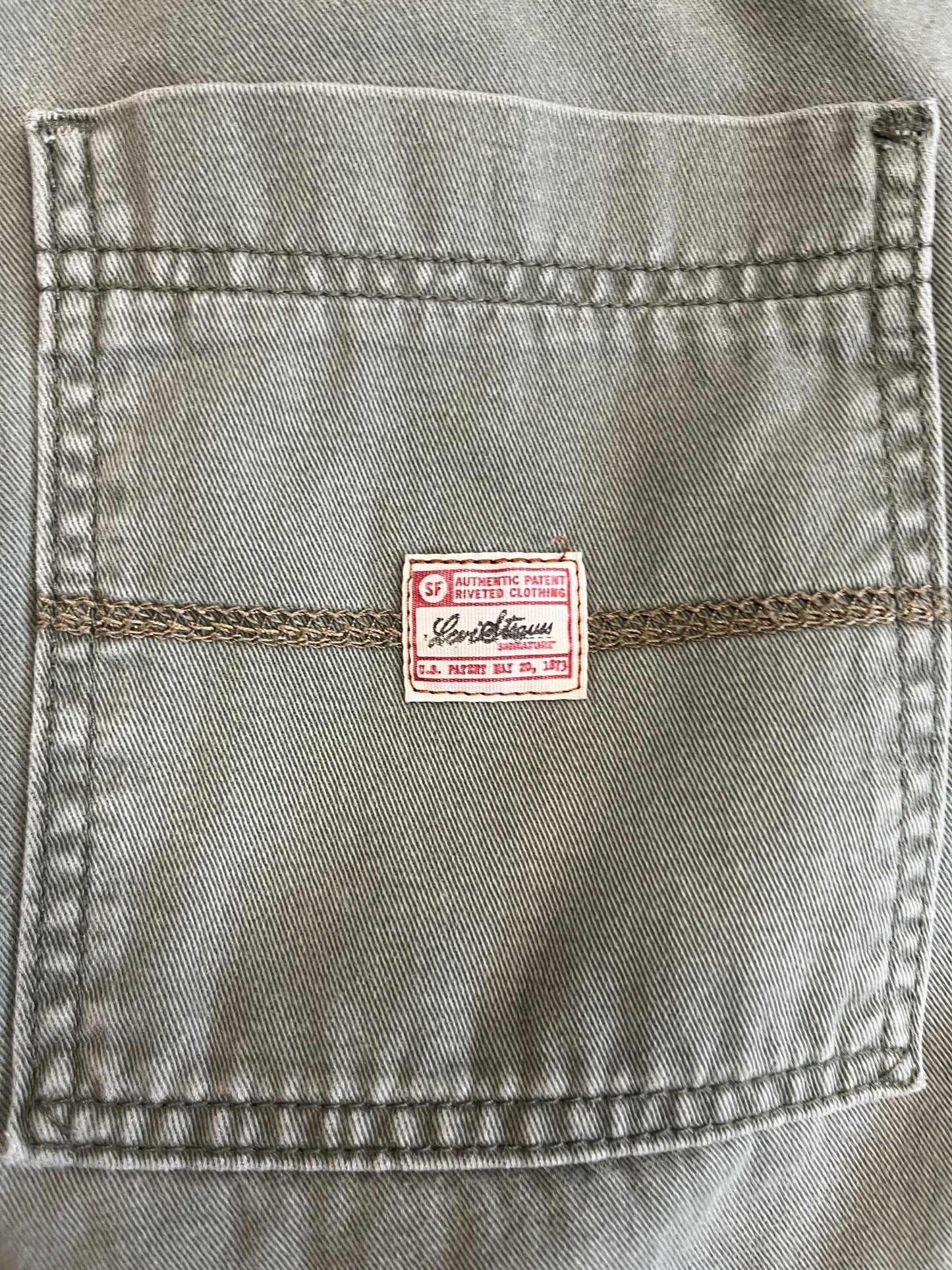 Levi’s Strauss Cole Barcia Camo Lining Green Cargo Jorts (YC) OTF