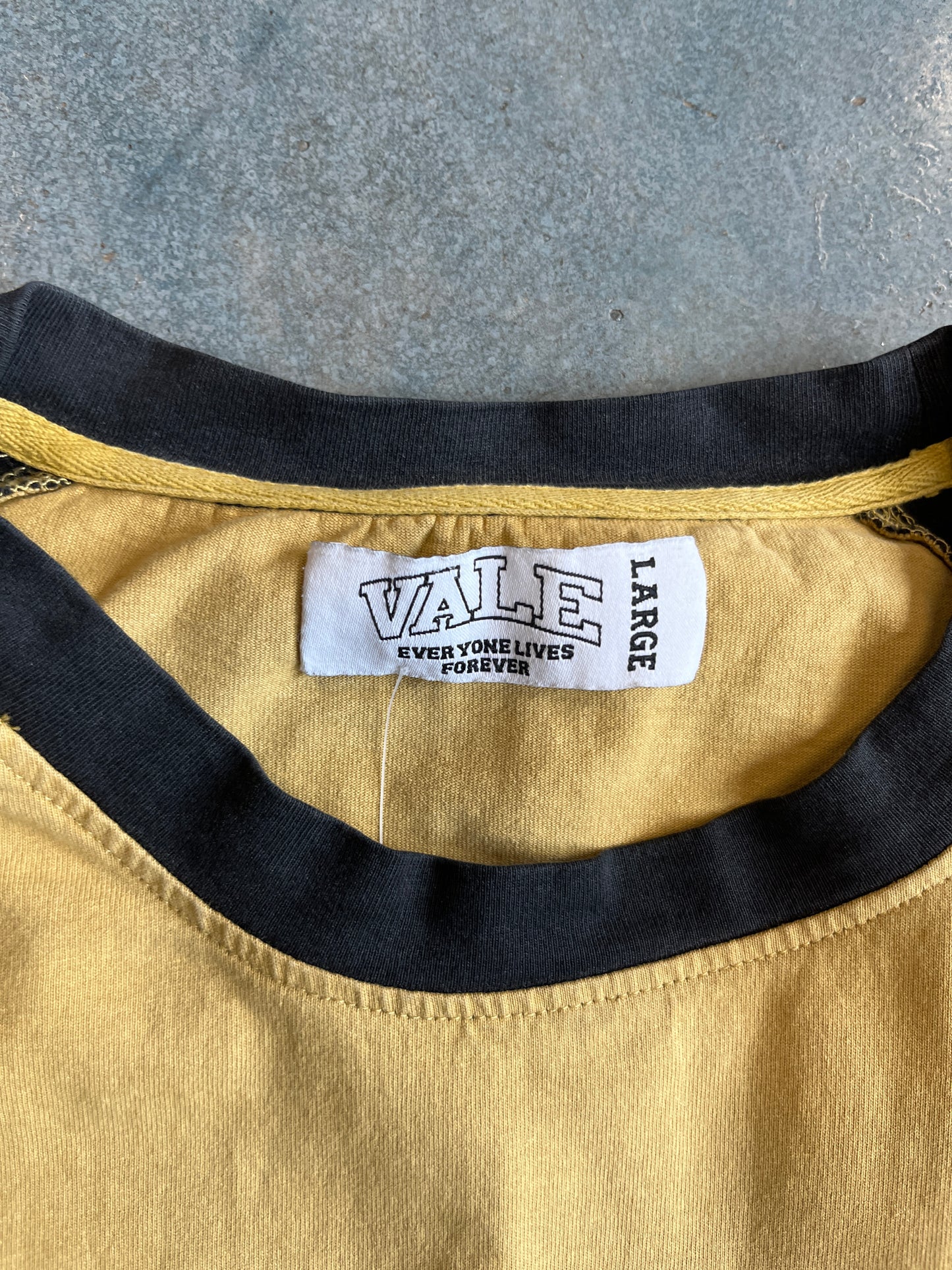 Vale united yellow Black Tee OTF (TC)