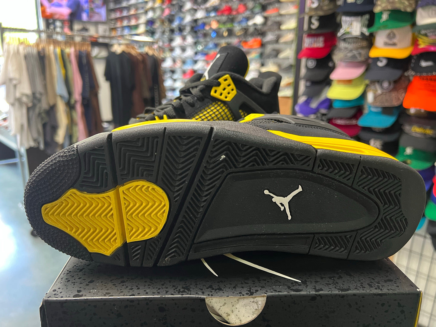 Jordan 4 Retro Thunder (2023)