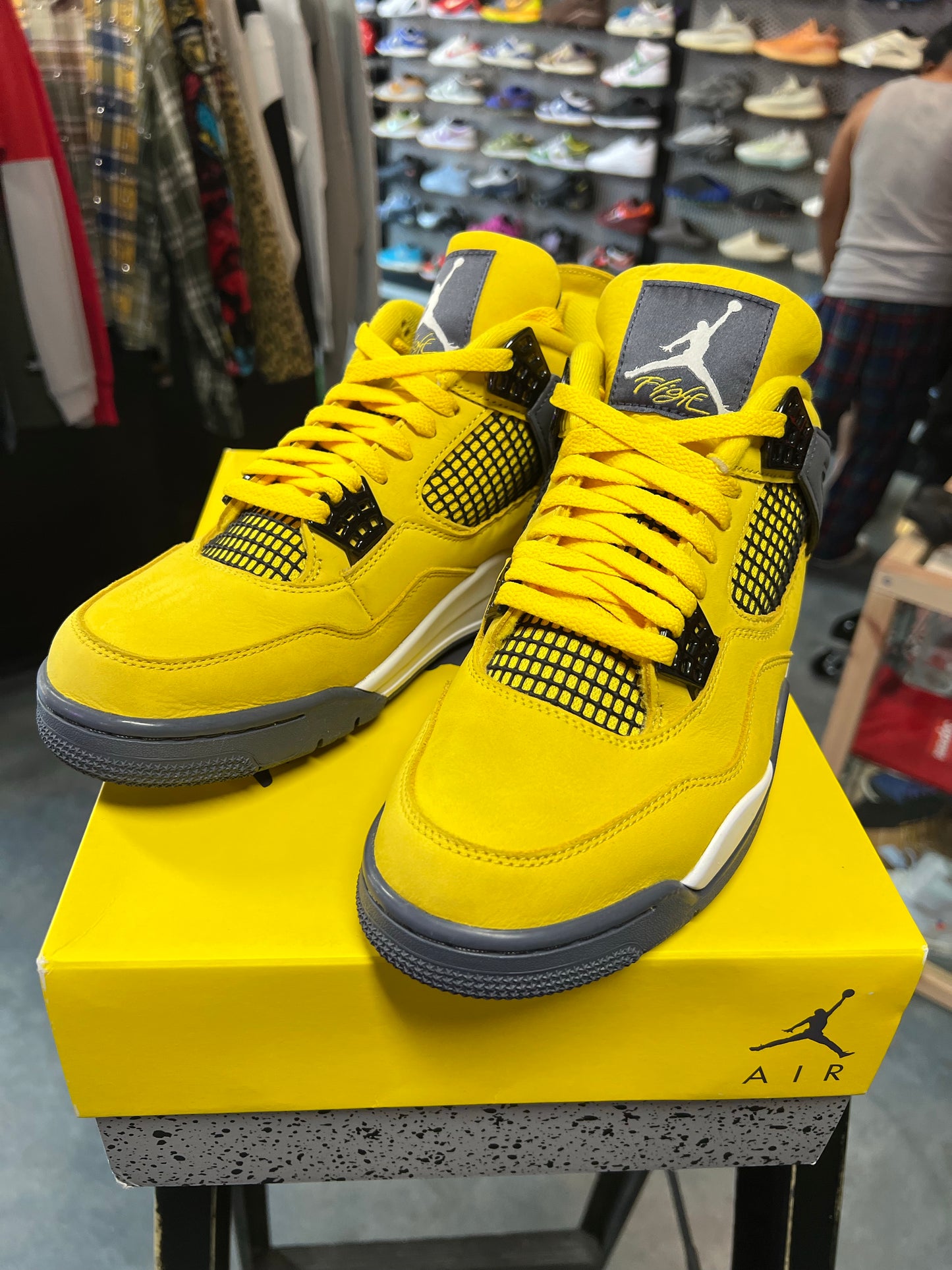 Jordan 4 Retro Lightning (2021)