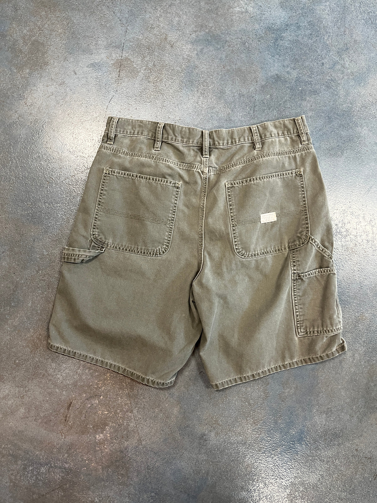 Gap Industrial Standard Carpenter Green Cargo Jorts
