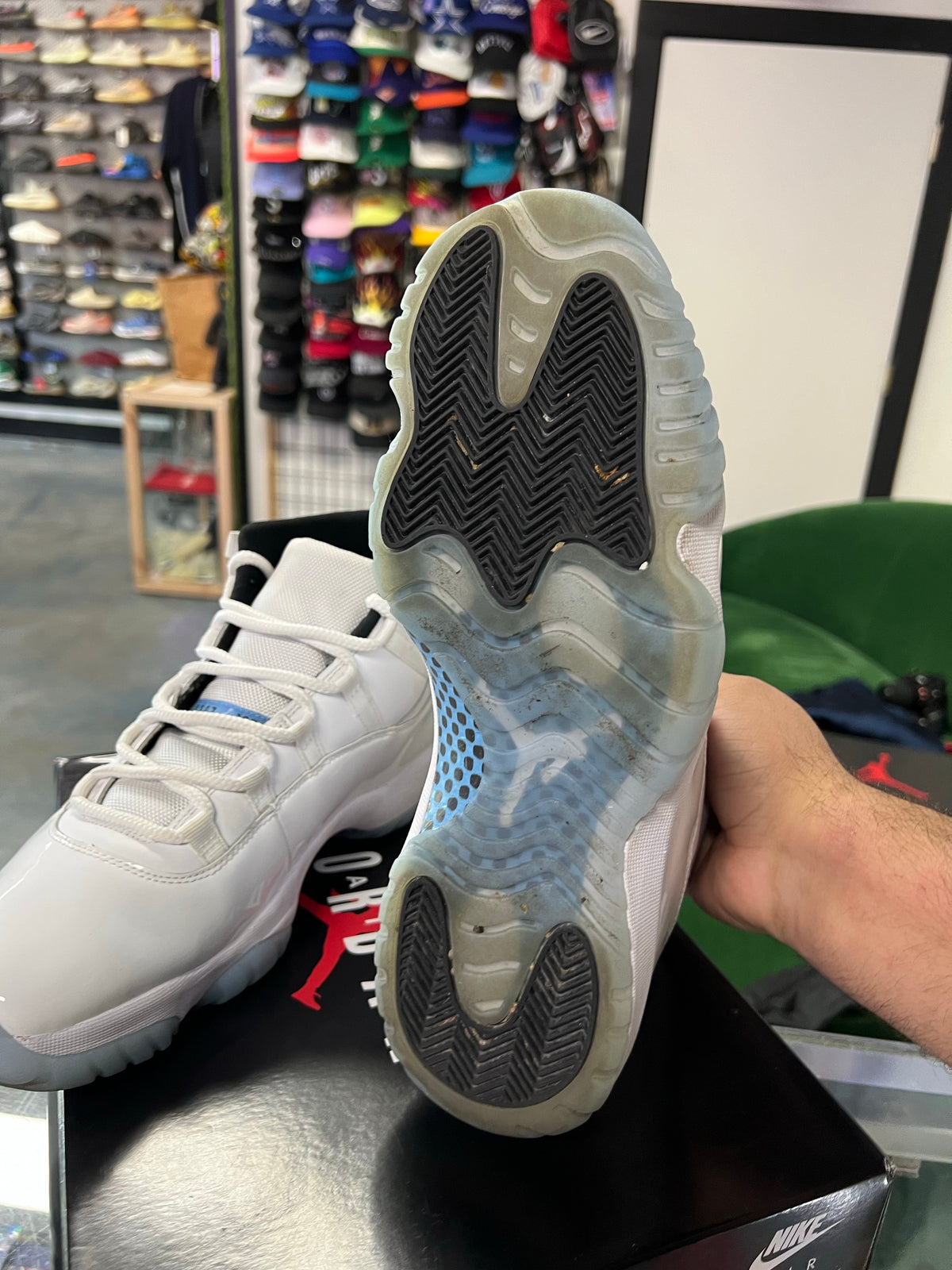 Jordan 11 Retro Legend Blue (2024)