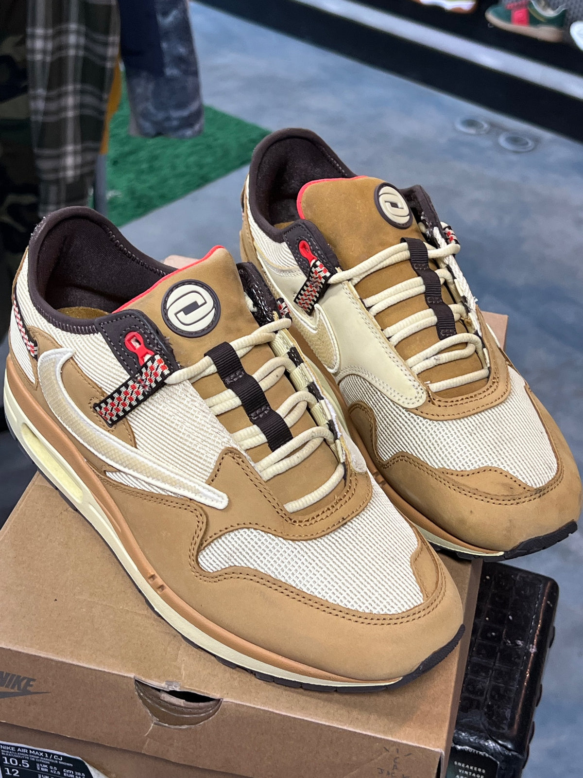 Nike Air Max 1 Travis Scott Cactus Jack Wheat Lemon Drop