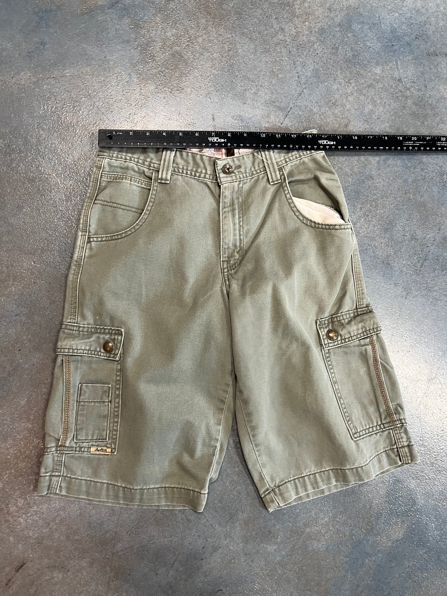 Levi’s Strauss Cole Barcia Camo Lining Green Cargo Jorts (YC) OTF