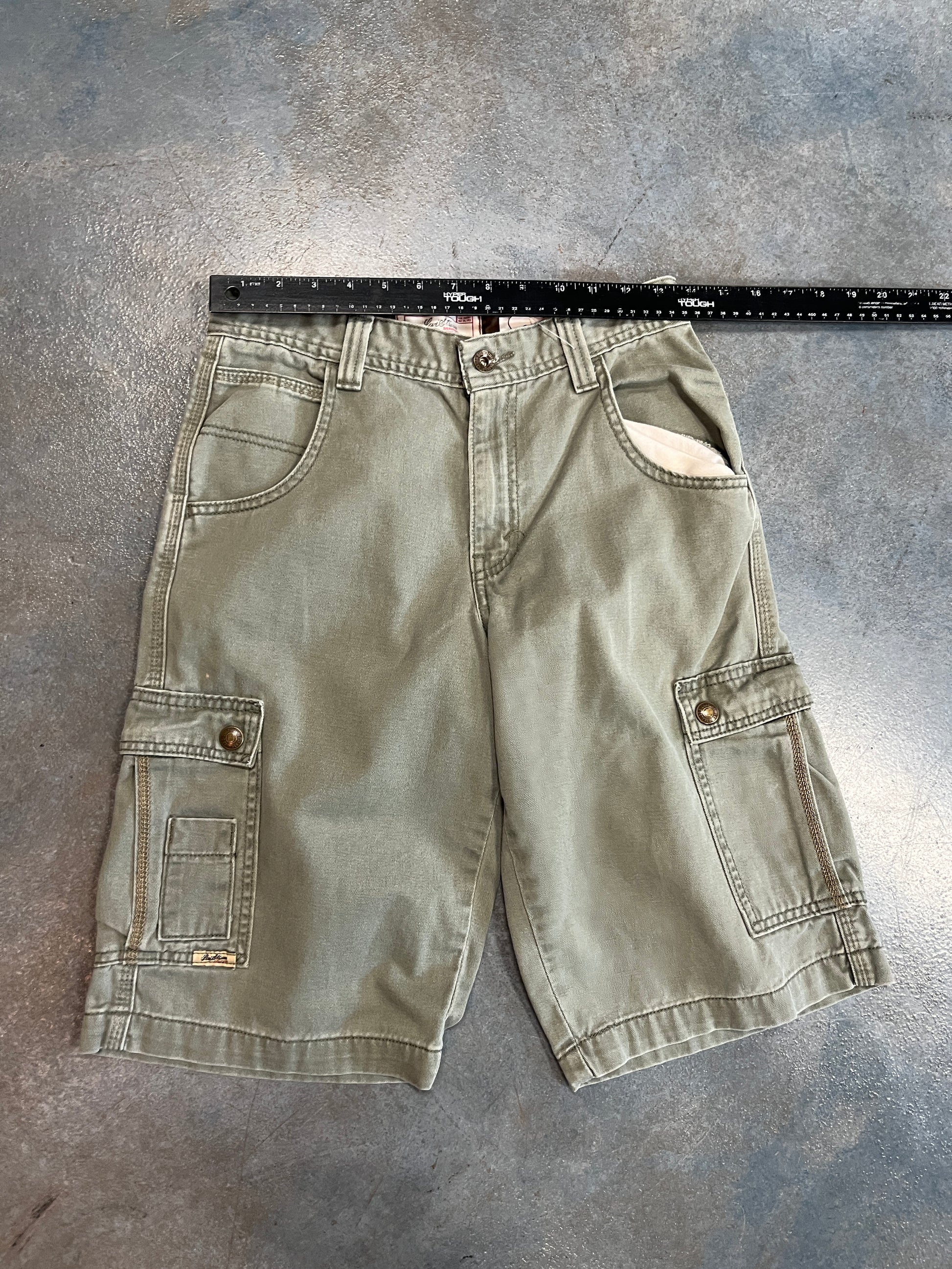 Levi’s Strauss Cole Barcia Camo Lining Green Cargo Jorts (YC) OTF