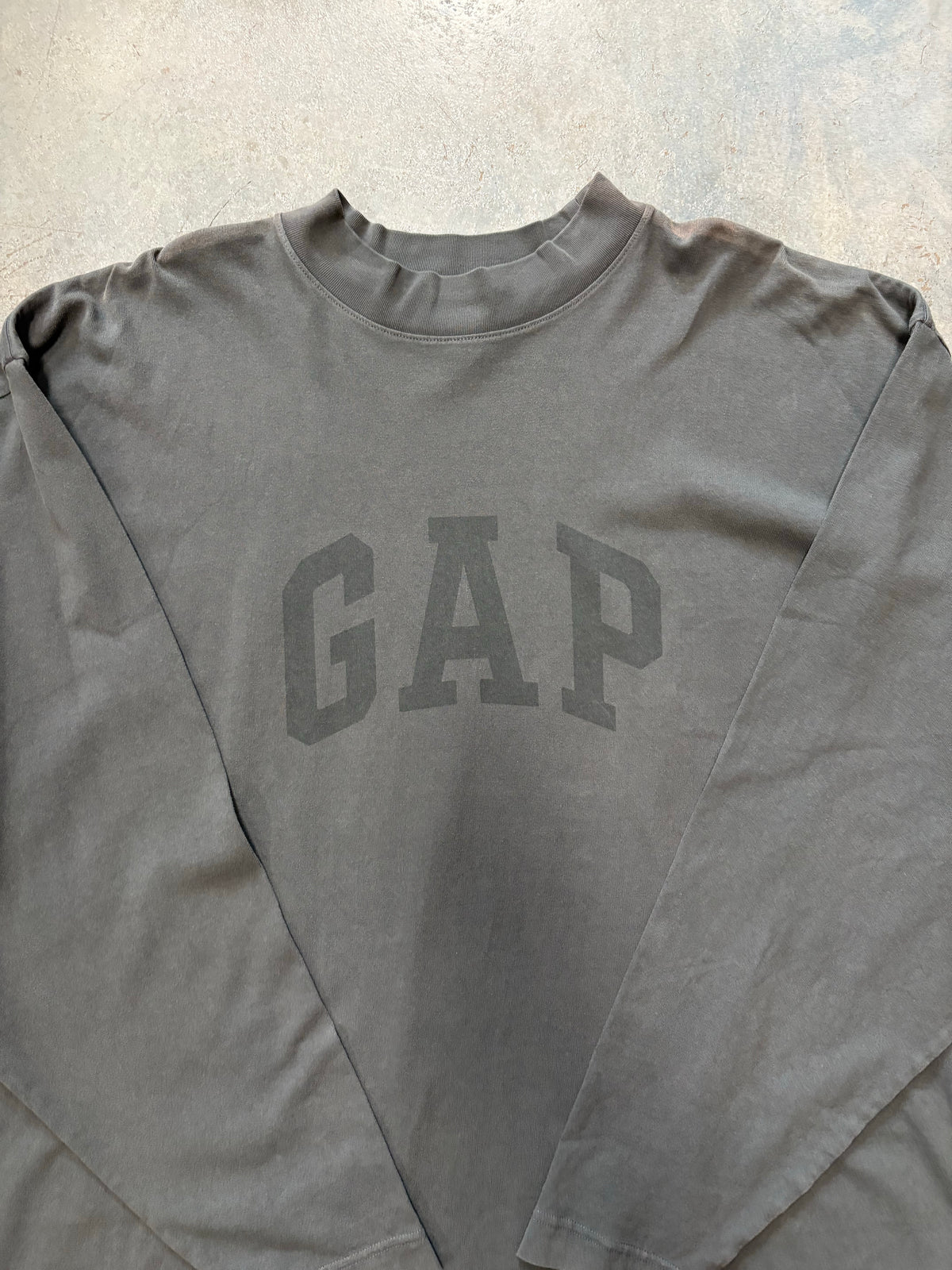 GAP Washed Black Dove Long Sleeve Granite