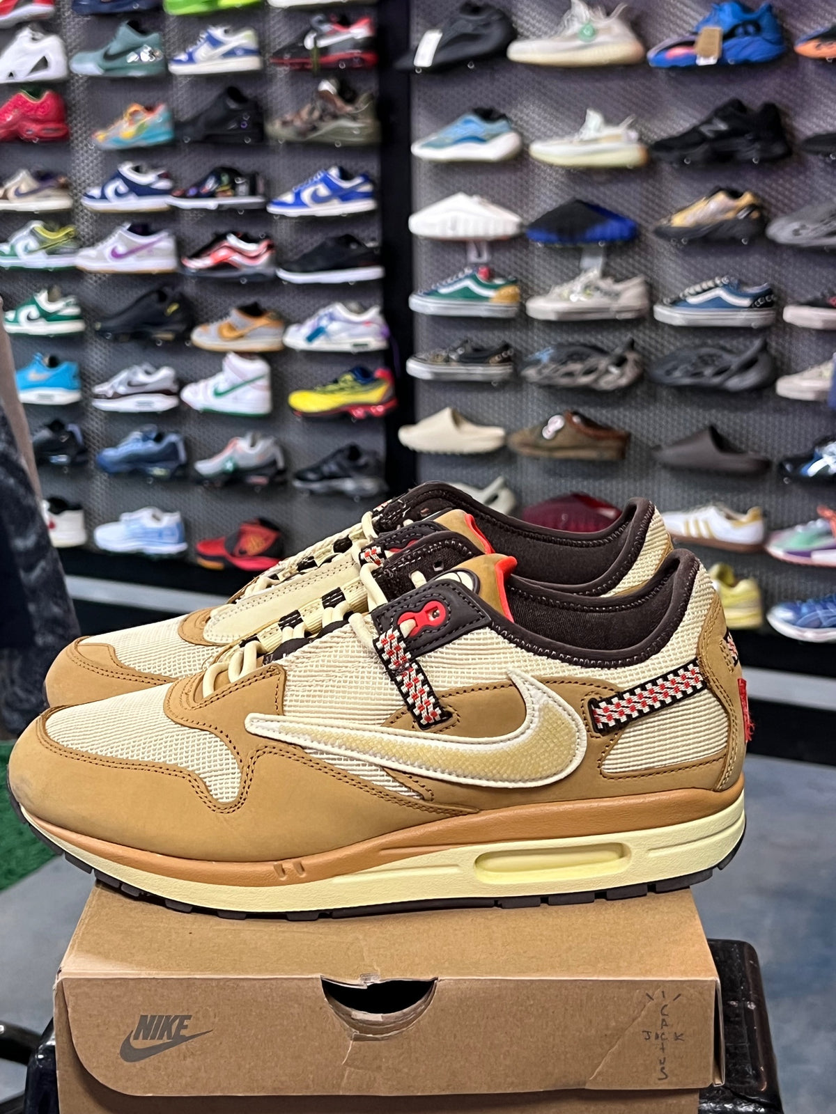 Nike Air Max 1 Travis Scott Cactus Jack Wheat Lemon Drop