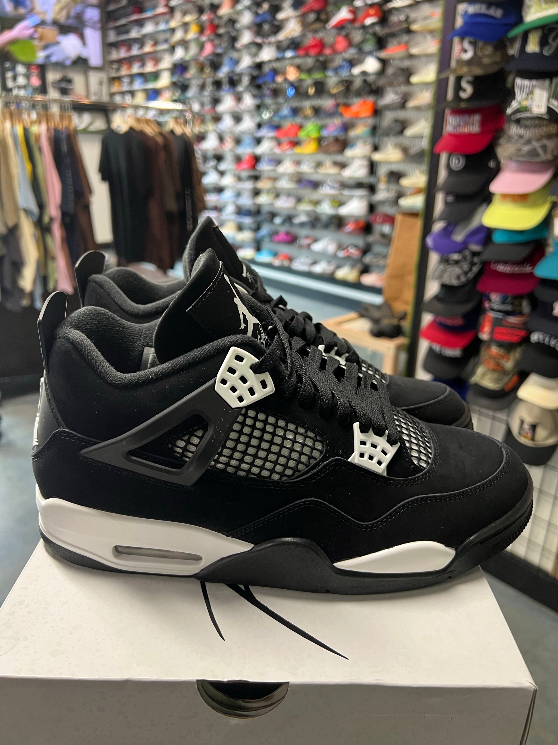 Jordan 4 Retro White Thunder