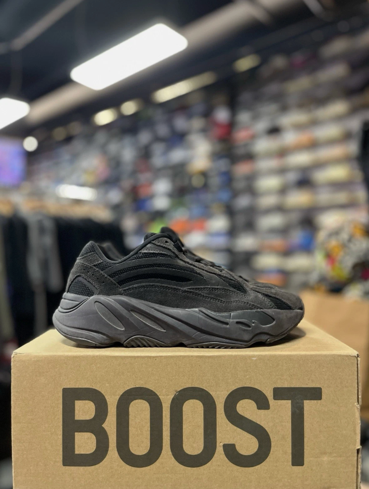 adidas Yeezy Boost 700 V2 Vanta
