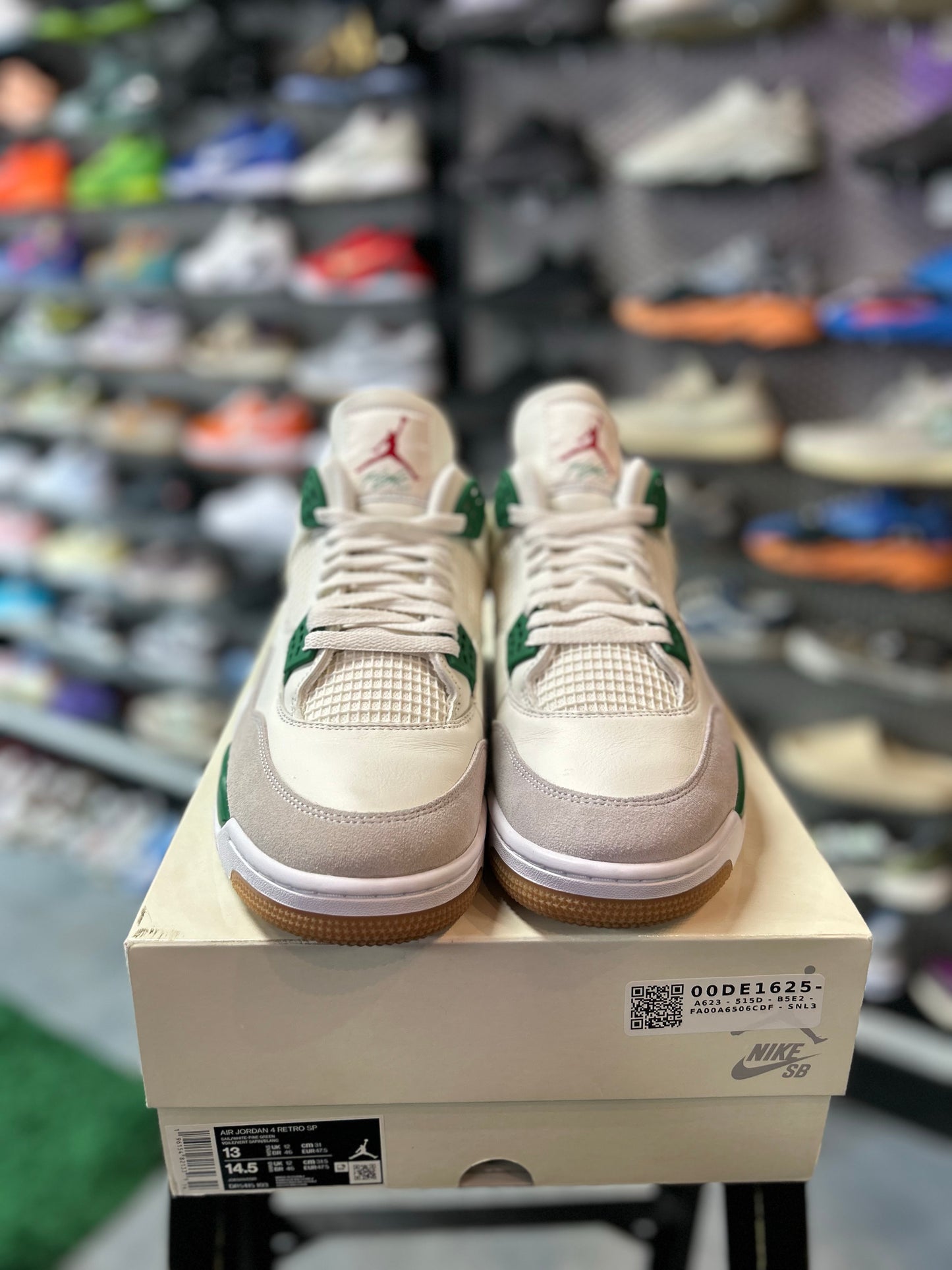 Jordan 4 Retro SB Pine Green (YAC)