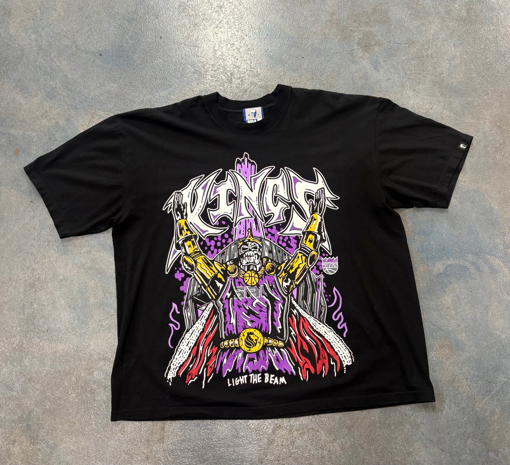 Warren Lotas x Sacramento Kings "Light the Beam" graphic t-shirt B43