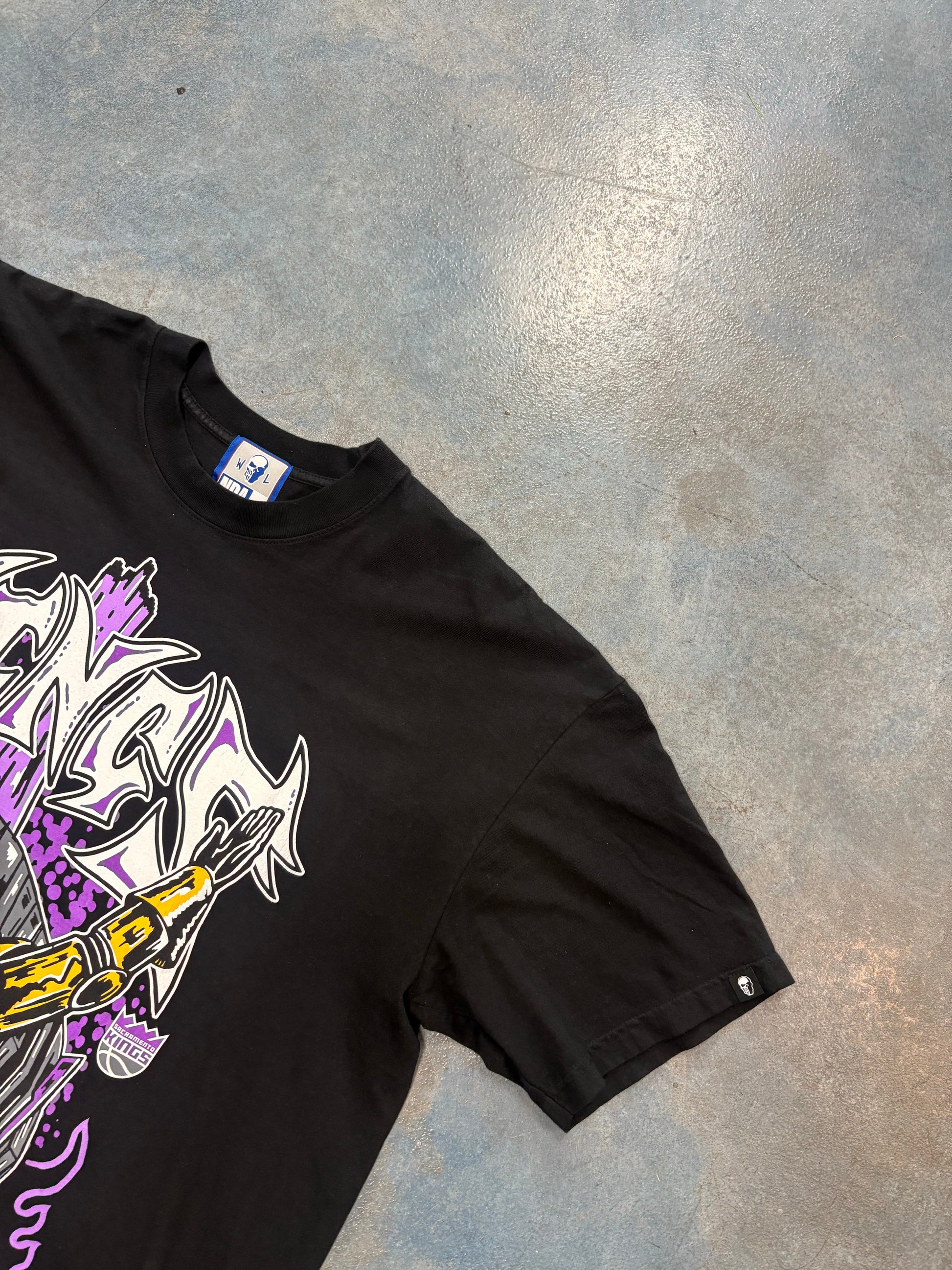 Warren Lotas x Sacramento Kings "Light the Beam" graphic t-shirt B43