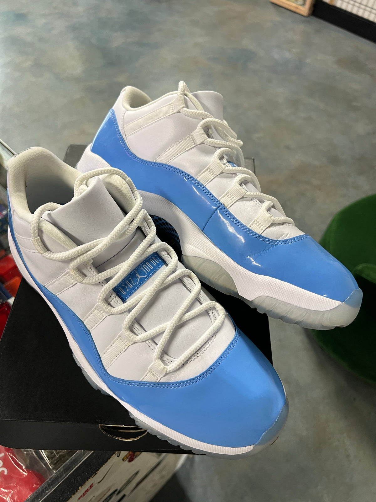 Jordan 11 Retro Low University Blue (2017)