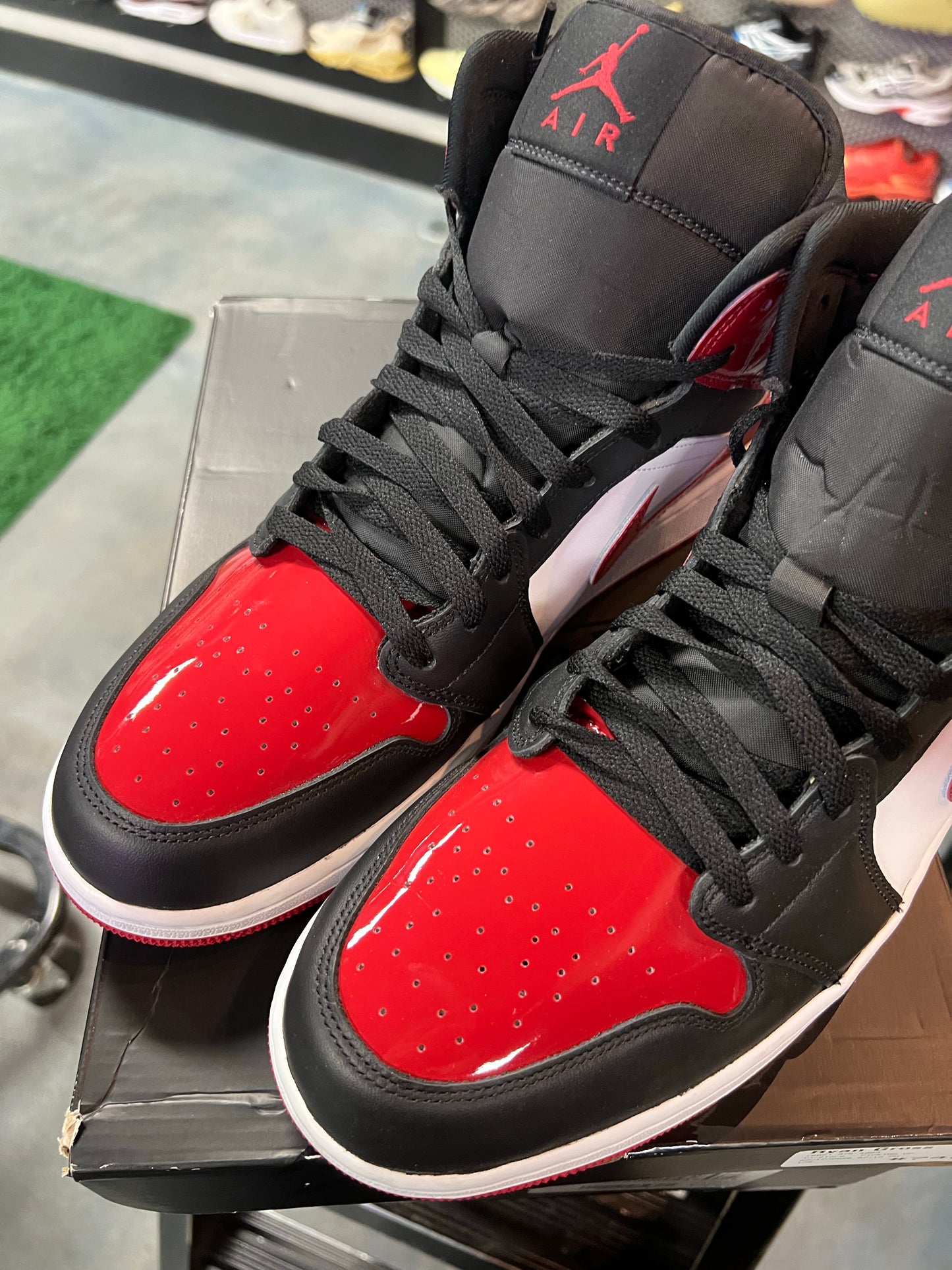 Jordan 1 Mid SE Patent Bred Toe