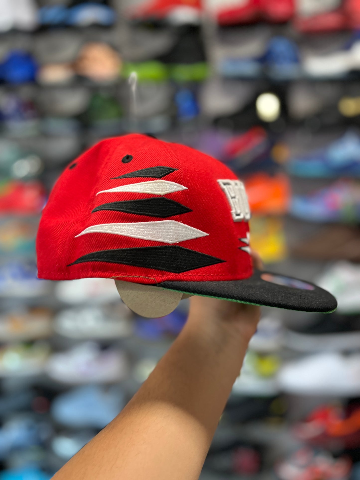 Chicago Bulls Hat Mitchell & Ness Red, Black Diamond Cut Snapback Cap OTF