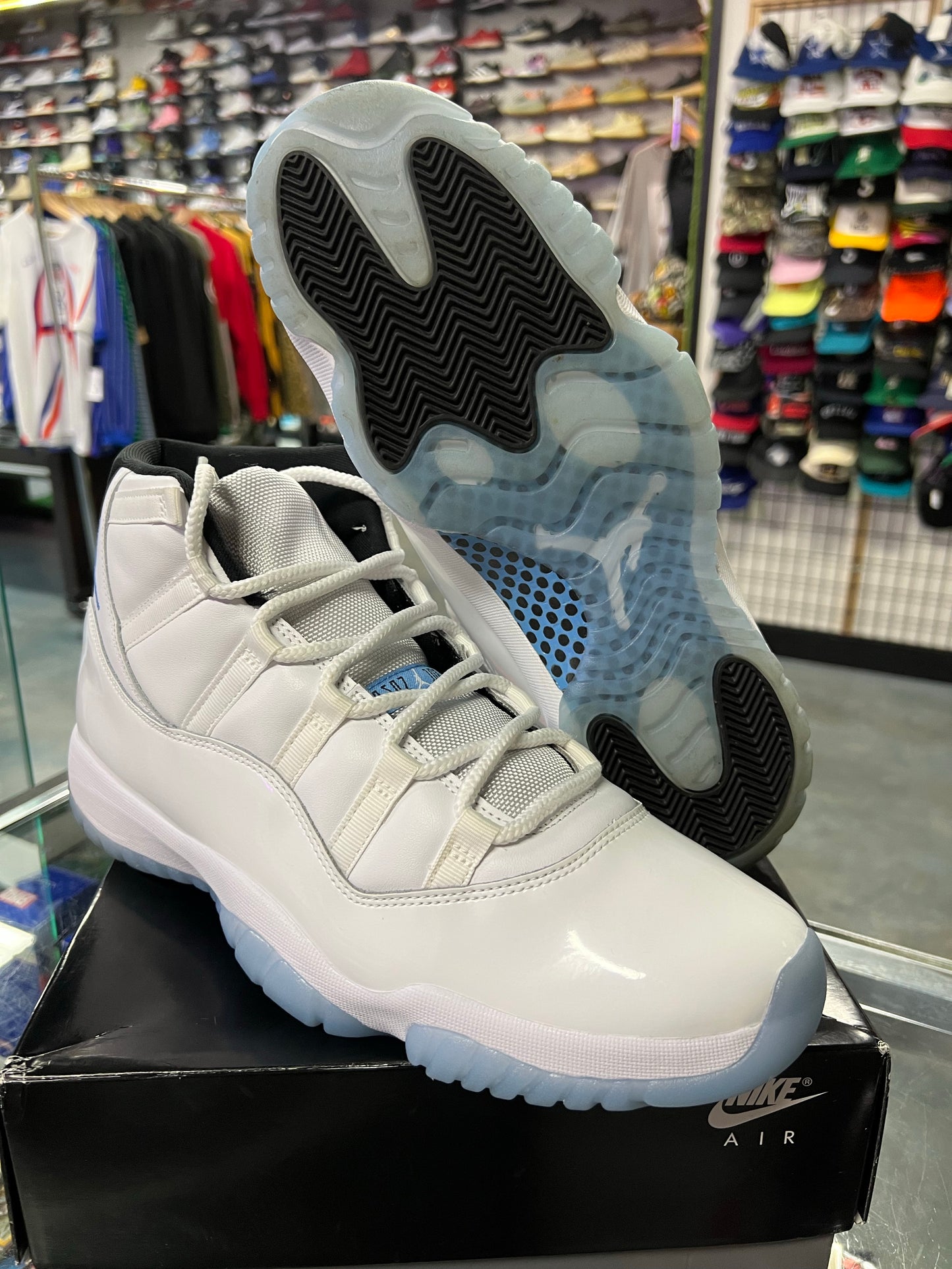 Jordan 11 Retro Legend Blue (2024)