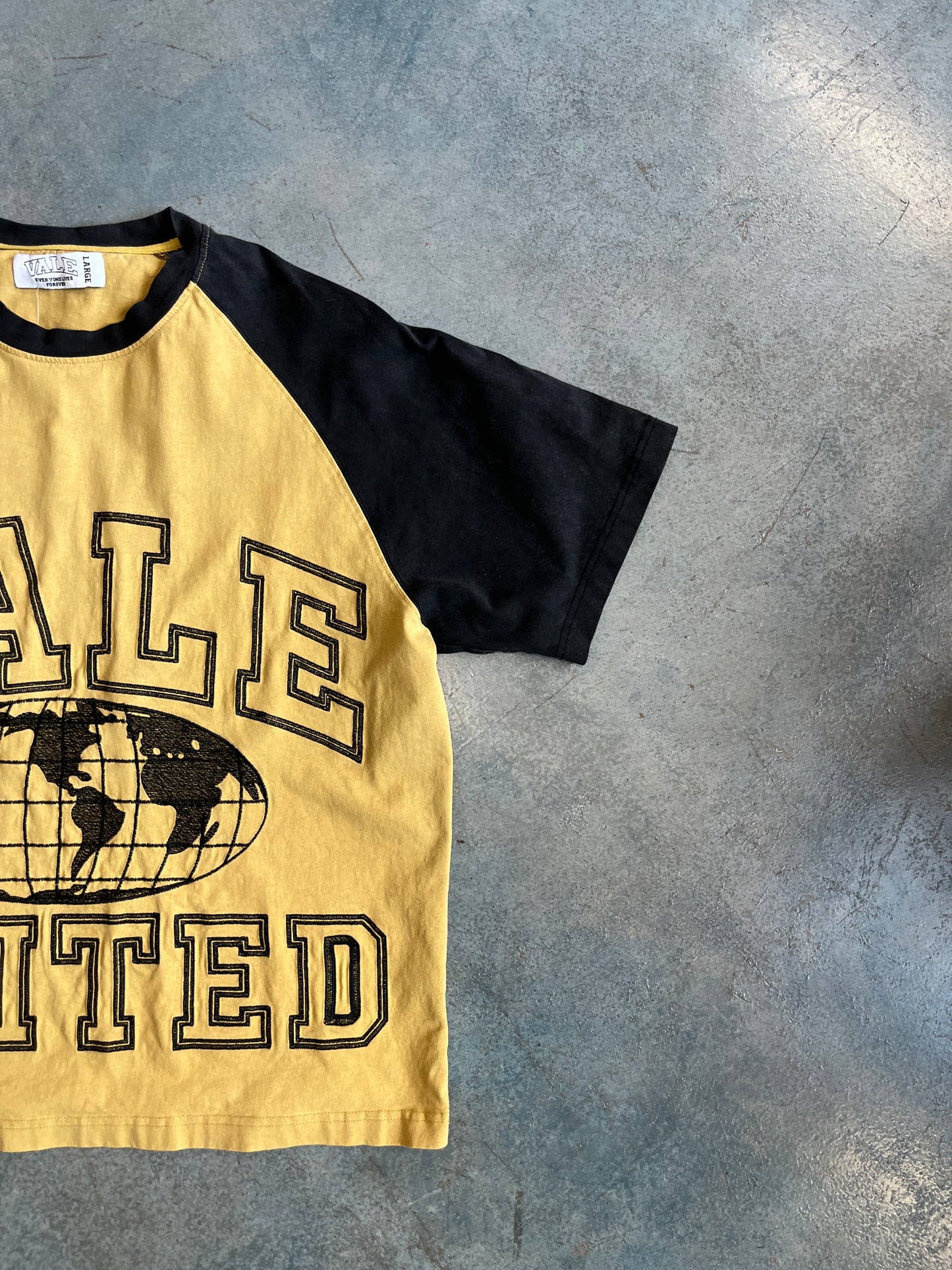 Vale united yellow Black Tee OTF (TC)