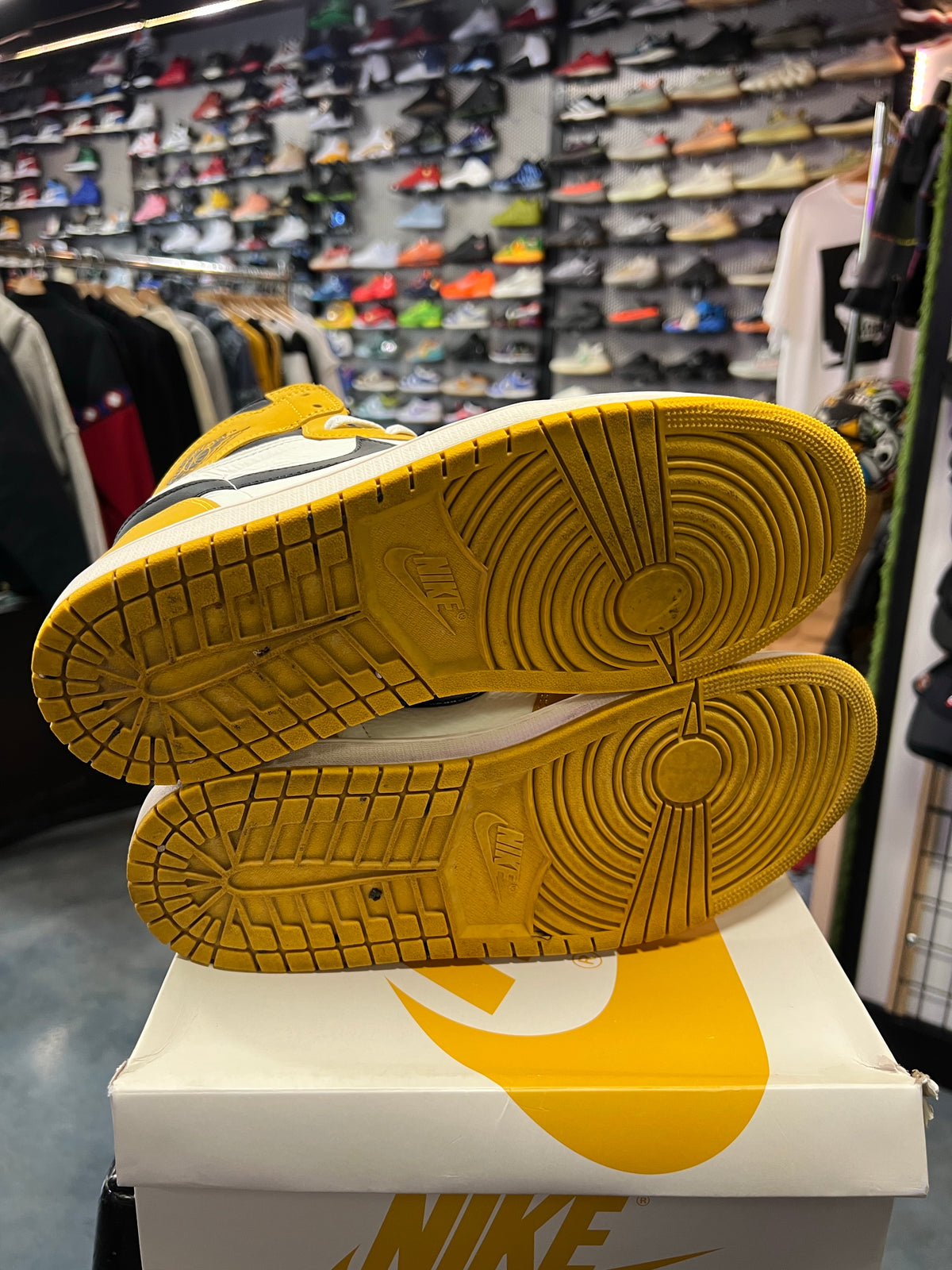 Jordan 1 Retro High OG Yellow Ochre