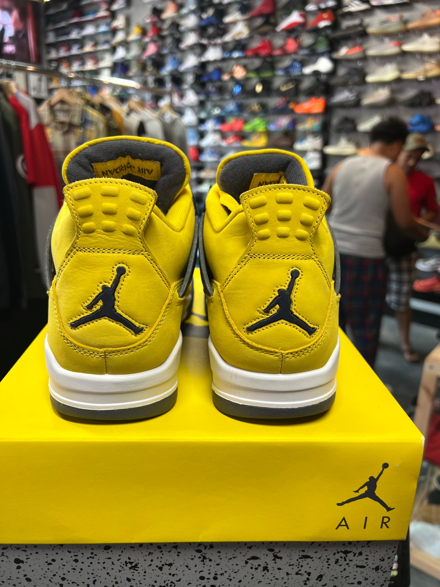 Jordan 4 Retro Lightning (2021)