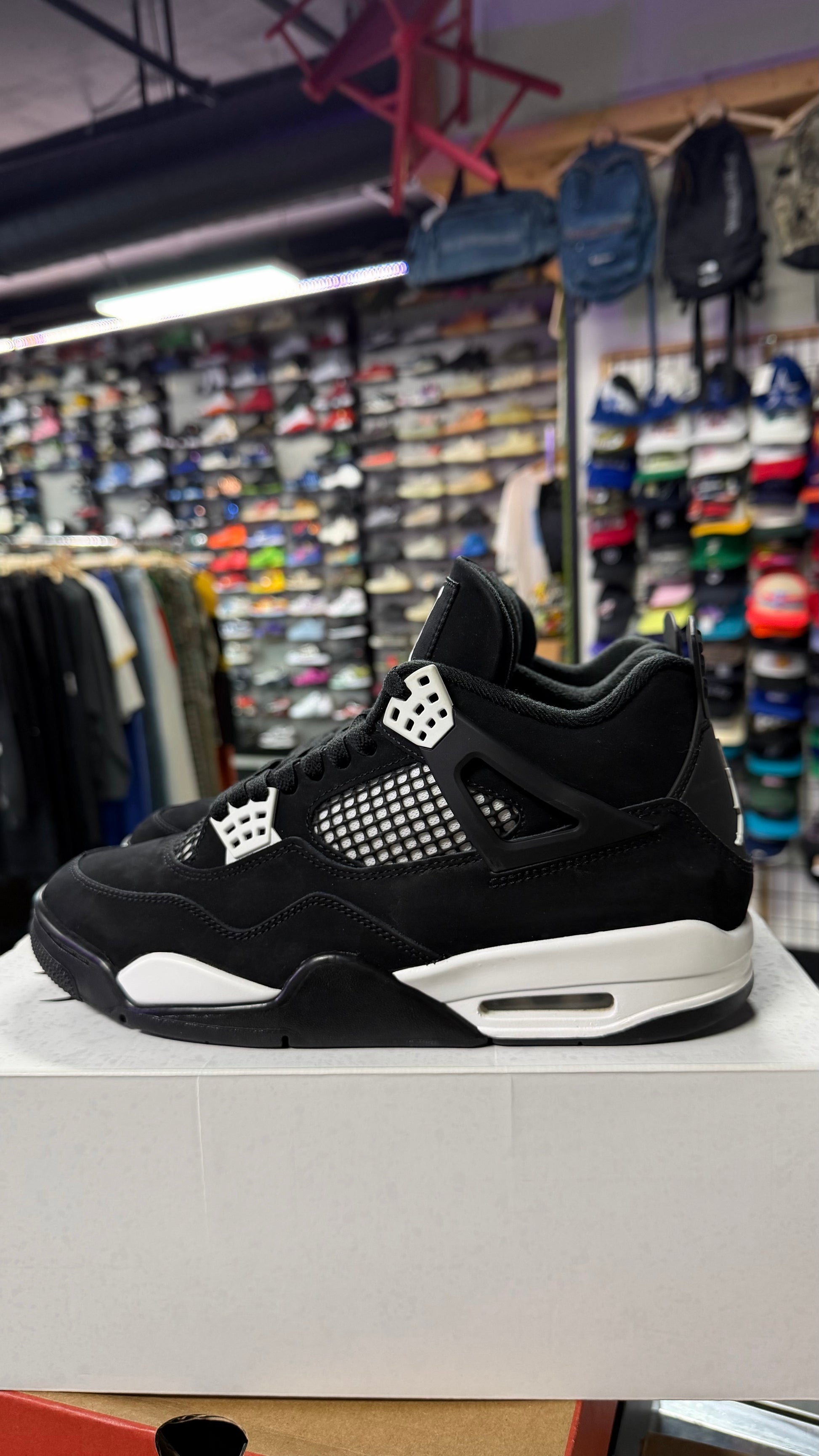 Jordan 4 Retro White Thunder