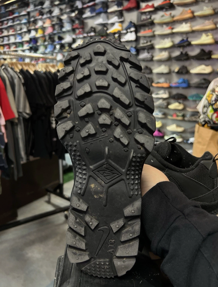 Nike Air Humara 17 Supreme Black (ZC)