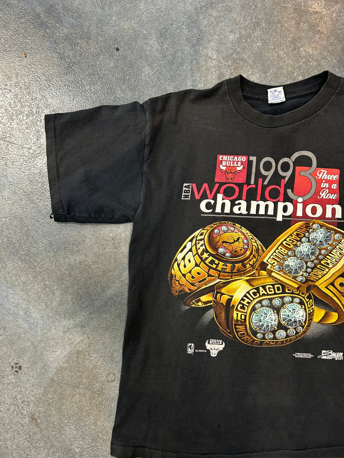 Vintage 1993 Chicago Bulls "World Champions" Black Tee (RI.AC) B61
