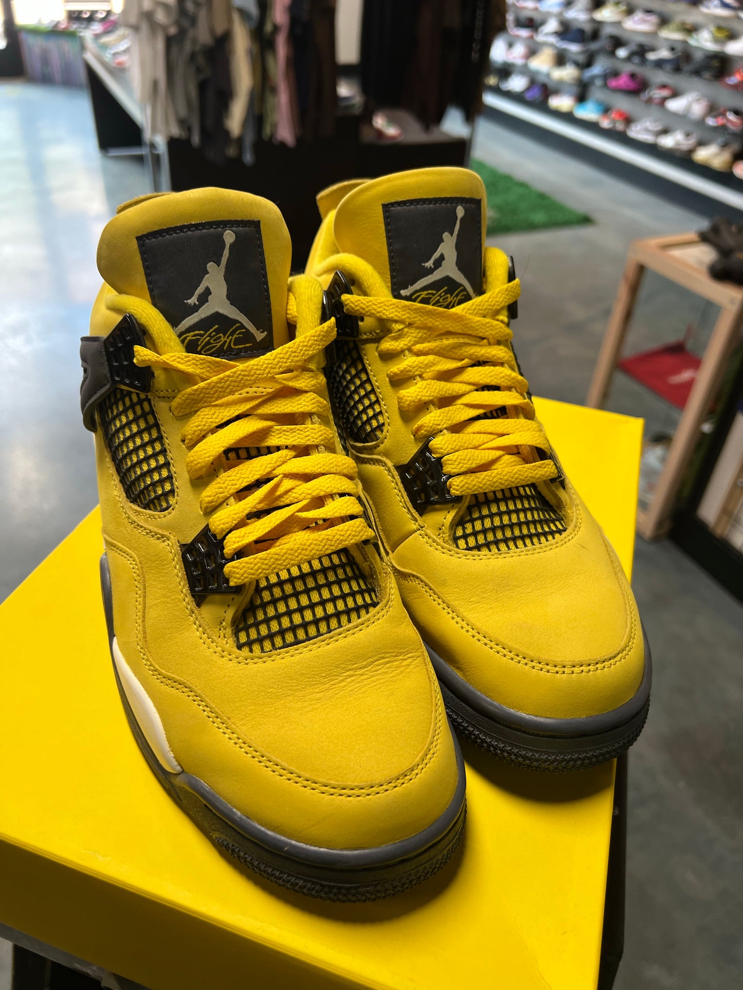 Jordan 4 Retro Lightning (2021)