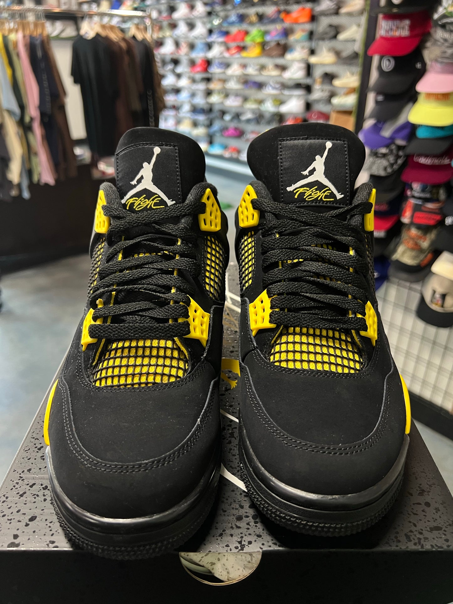 Jordan 4 Retro Thunder (2023)