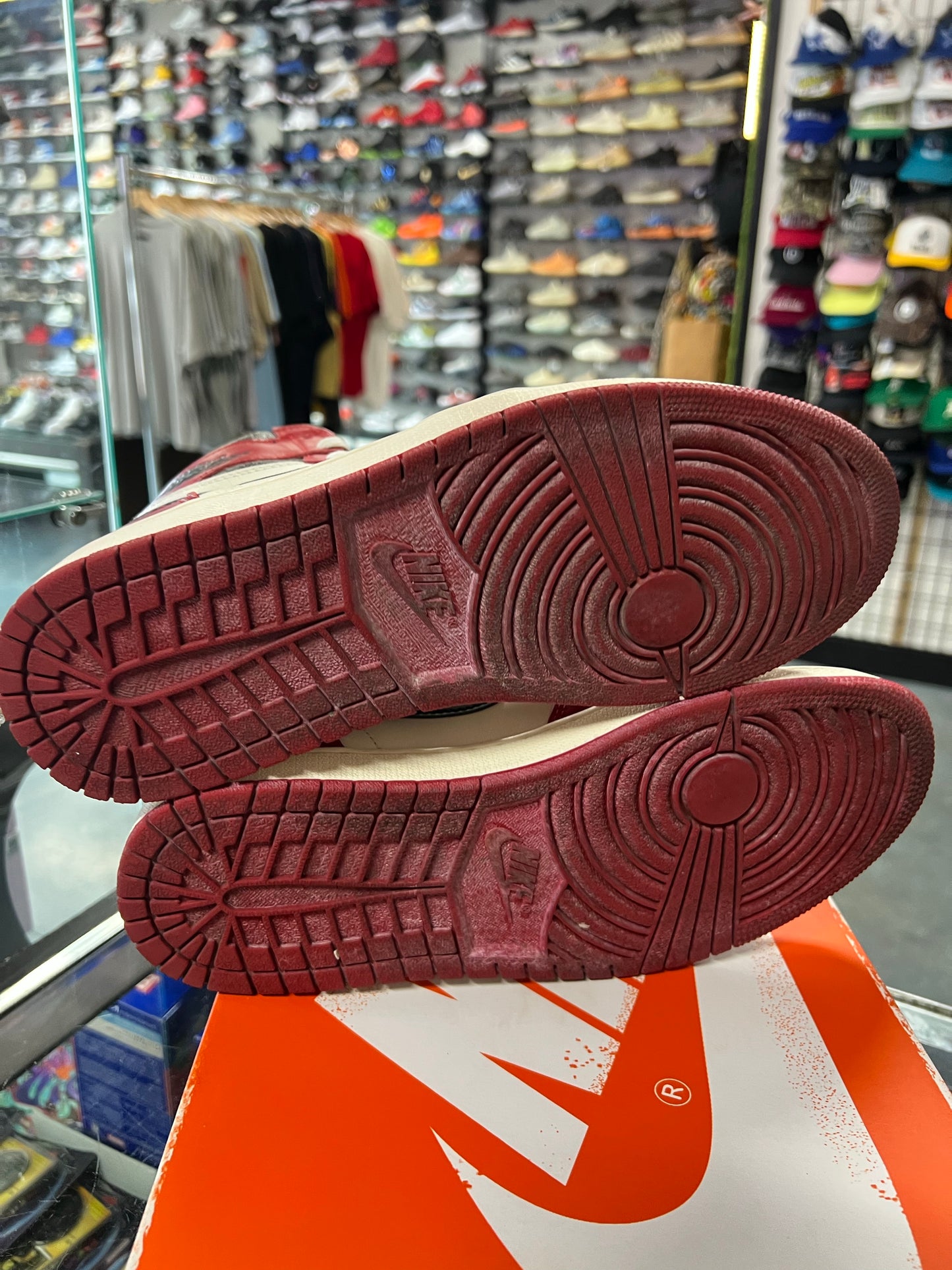 Jordan 1 Retro High OG Chicago Lost and Found (TC)