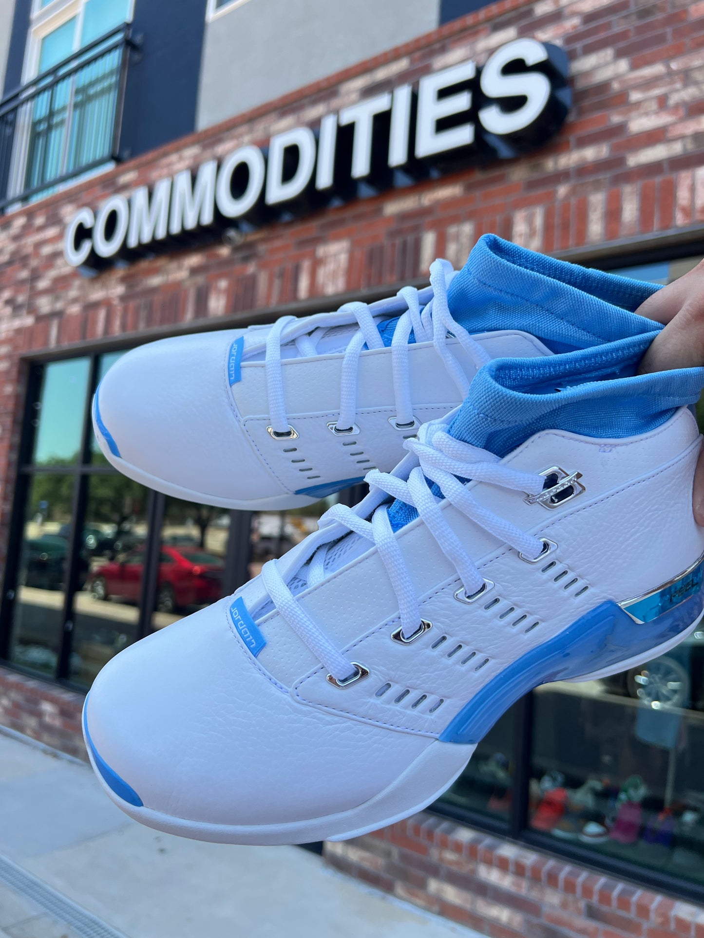Jordan 17 Retro Low SP University Blue (2024) Brief Case Only