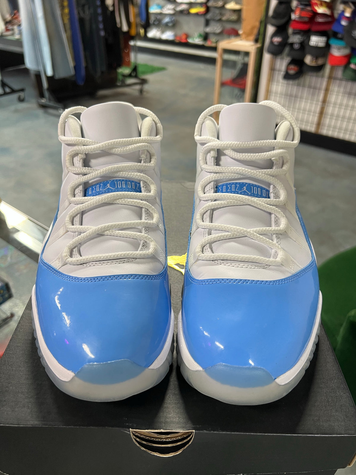 Jordan 11 Retro Low University Blue (2017)