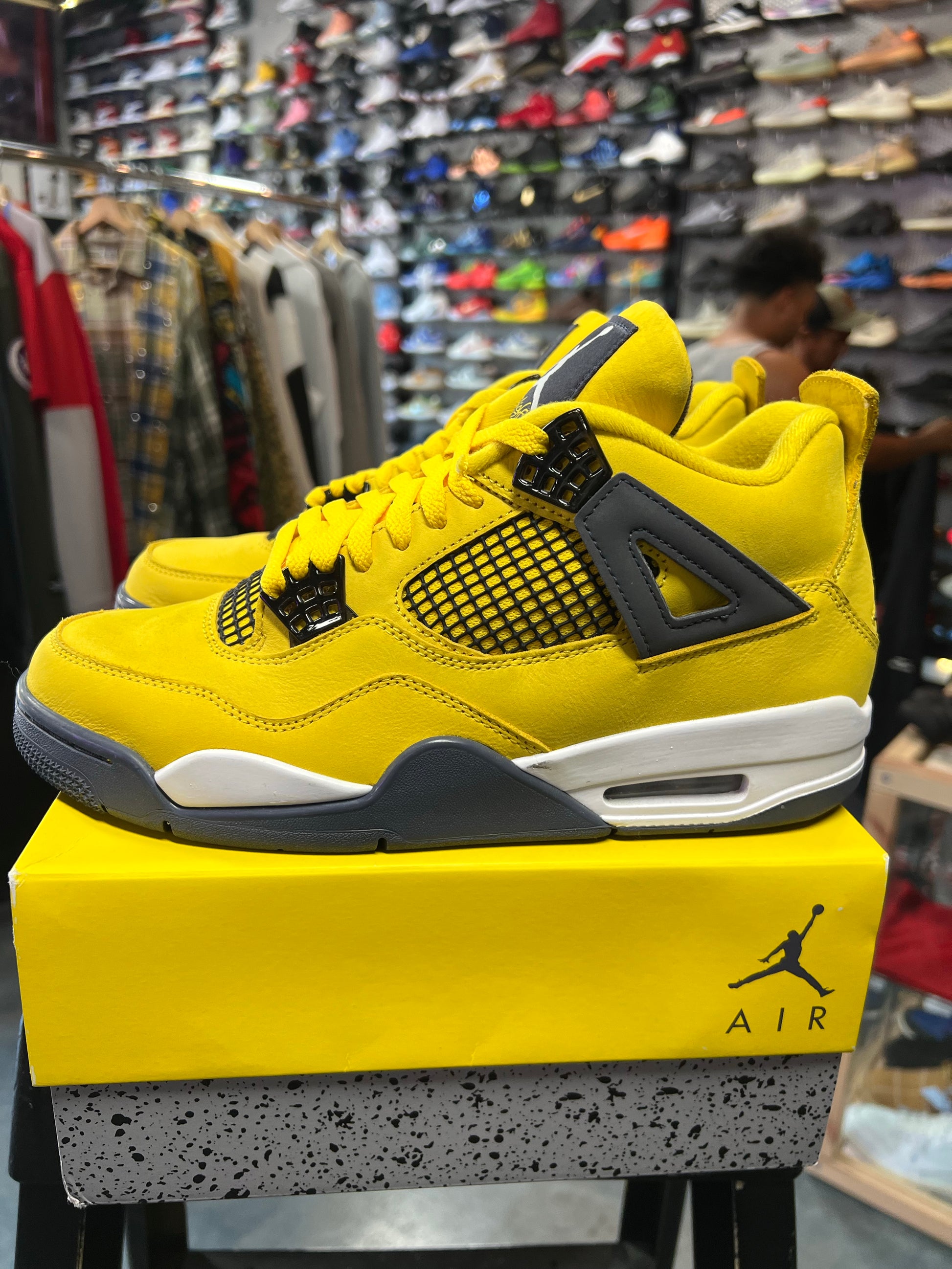 Jordan 4 Retro Lightning (2021)