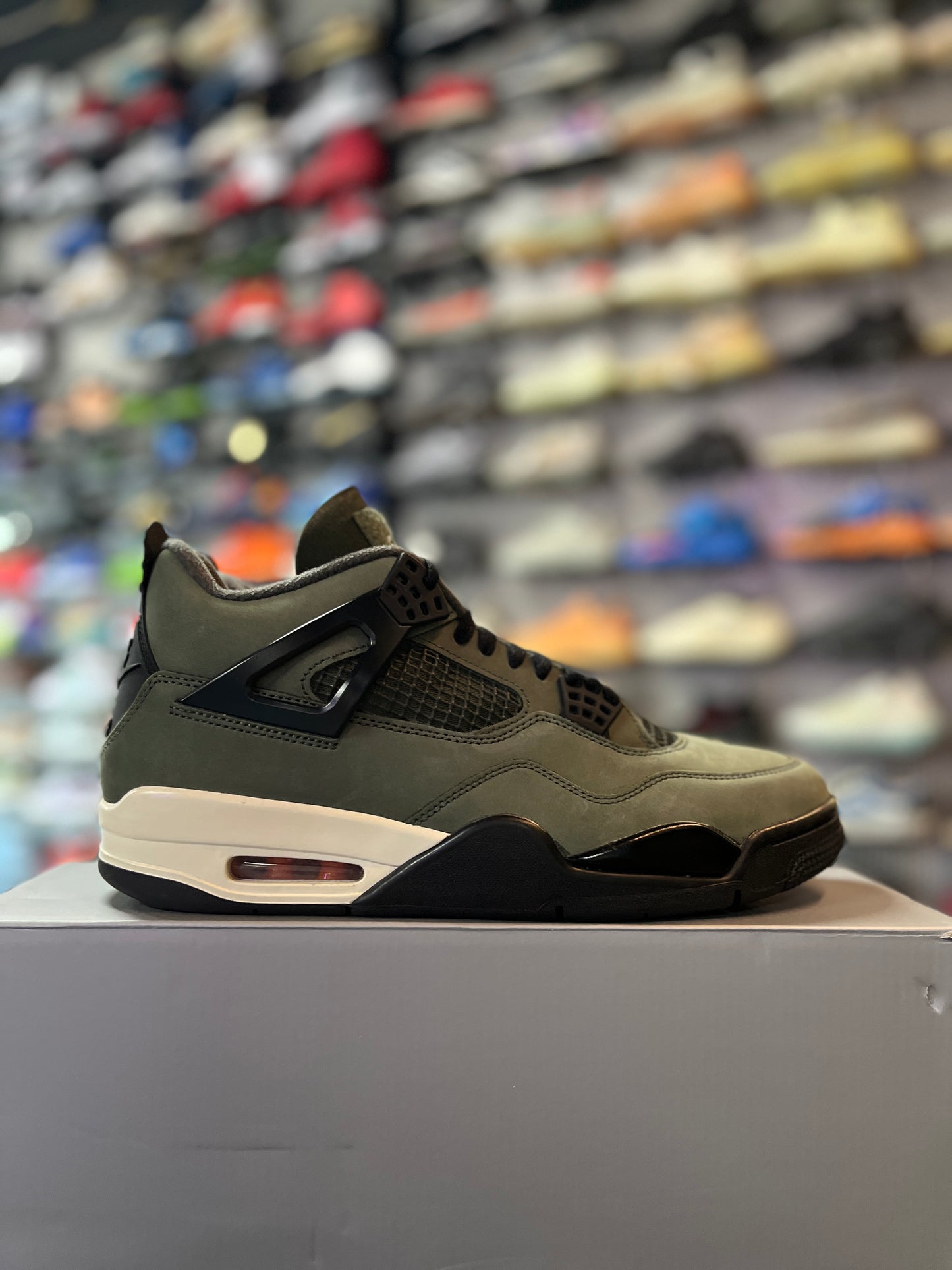 Jordan 4 Retro OG SP Undefeated (2025) (RZC)
