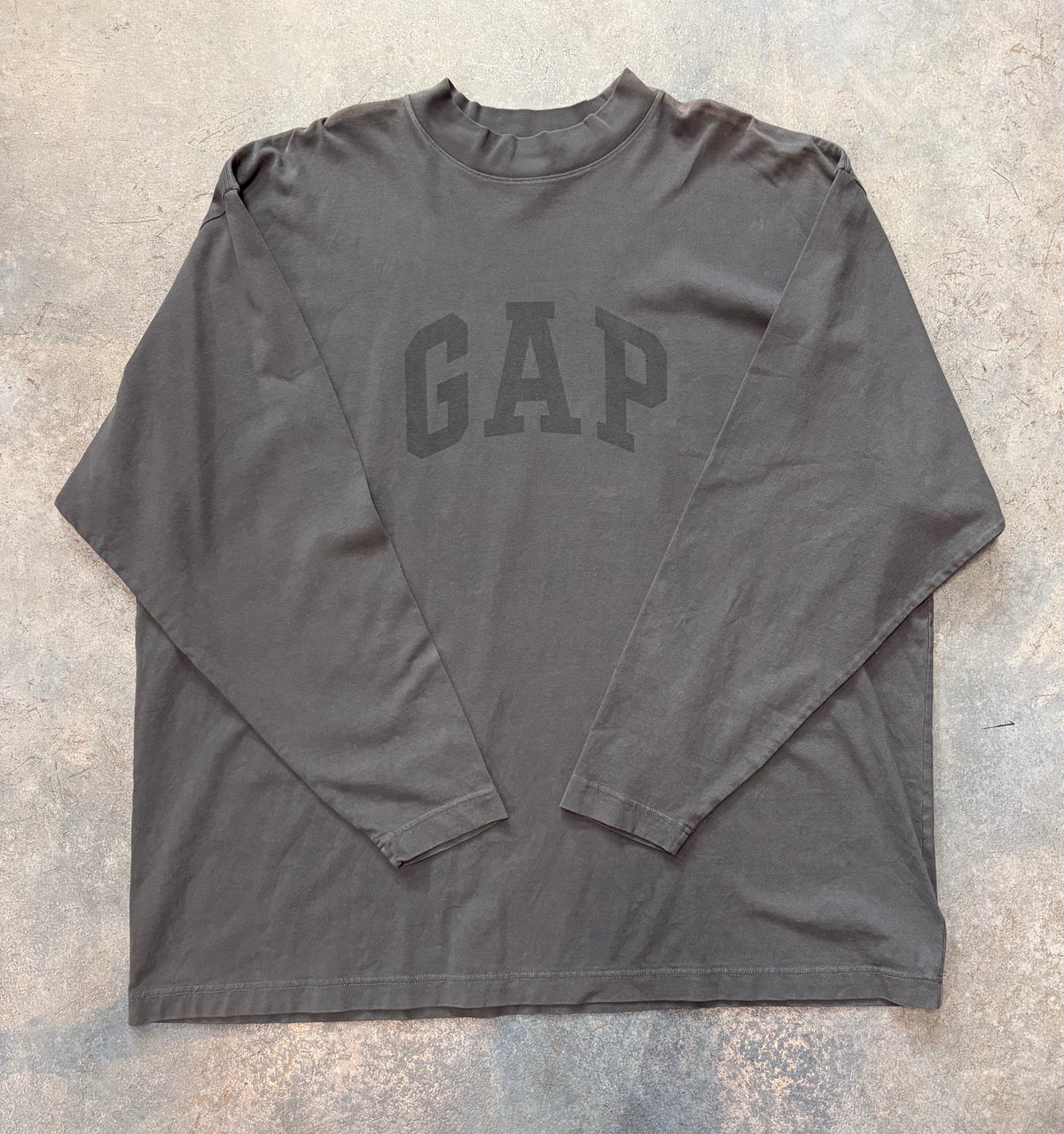 GAP Washed Black Dove Long Sleeve Granite