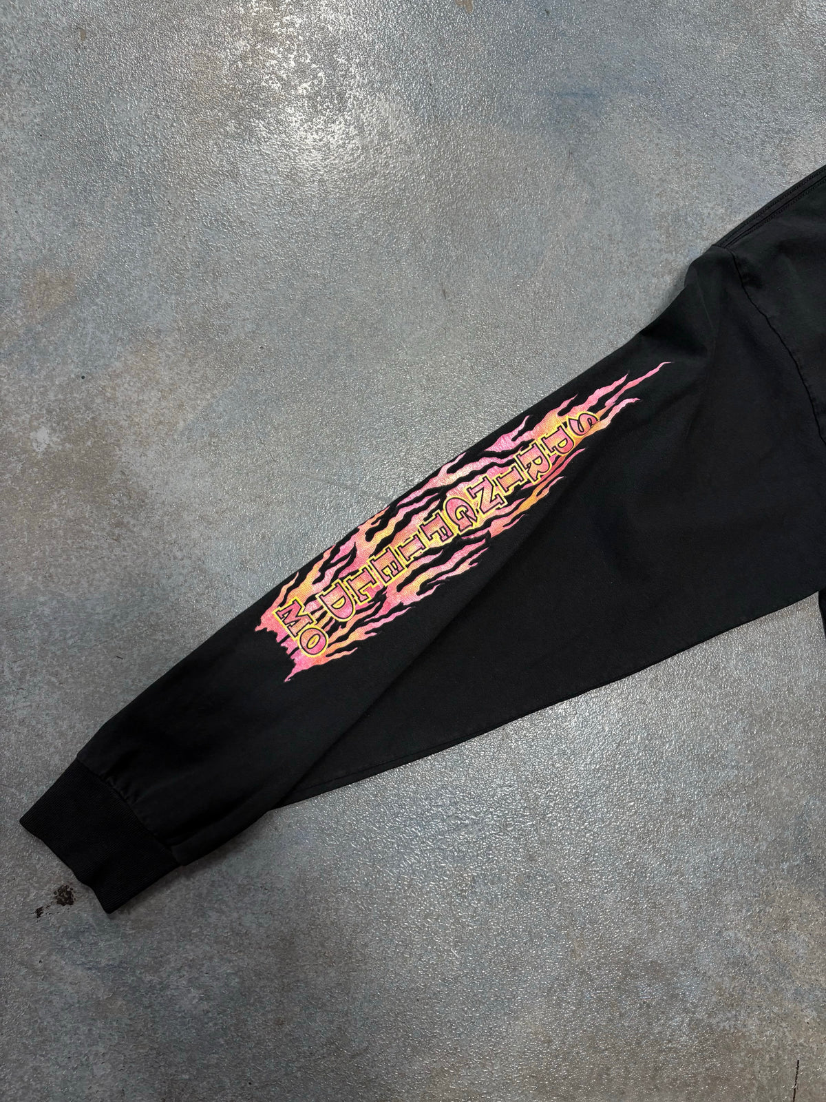 black long-sleeve "spring-feild Supporter" B46