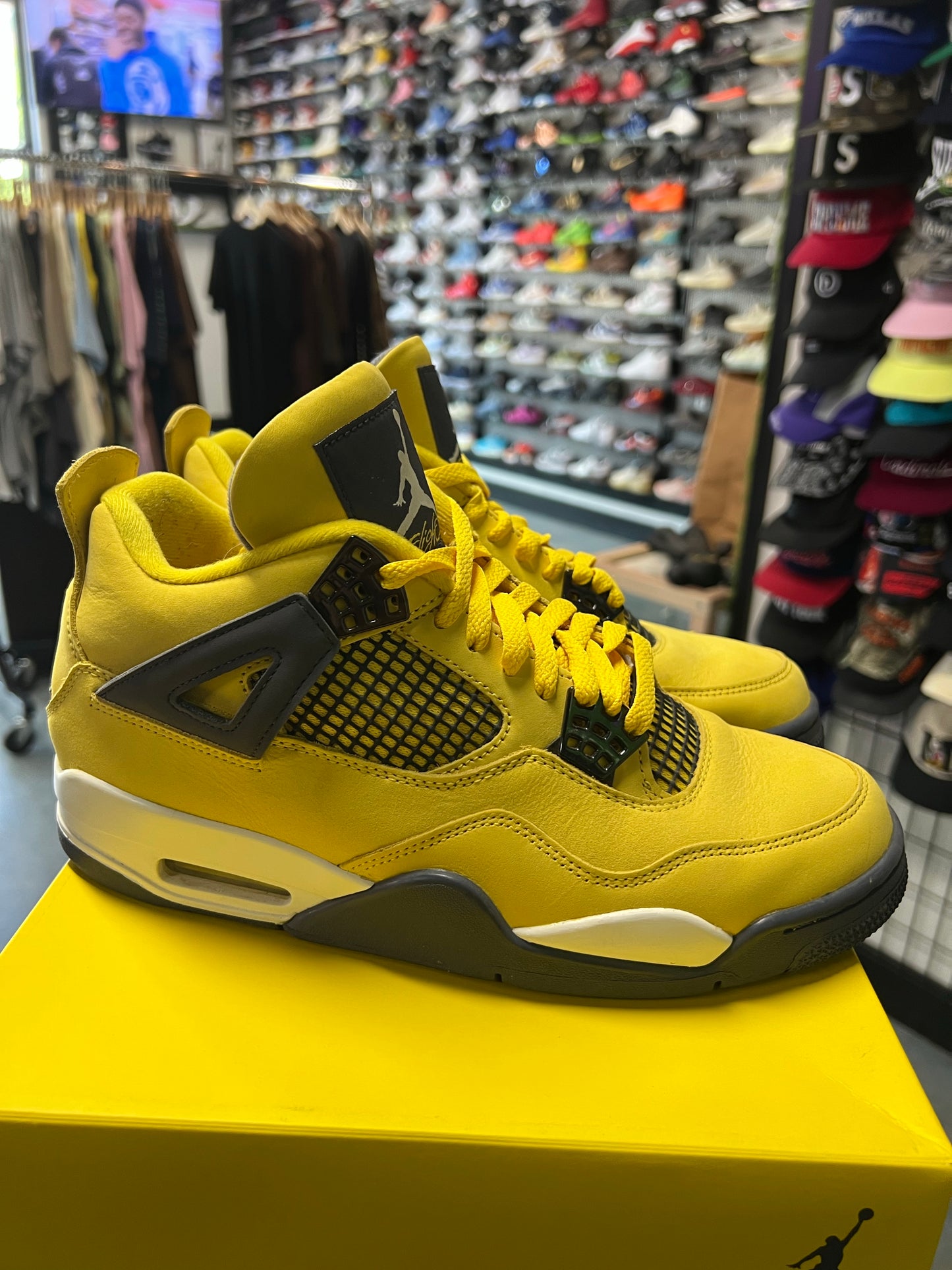 Jordan 4 Retro Lightning (2021)