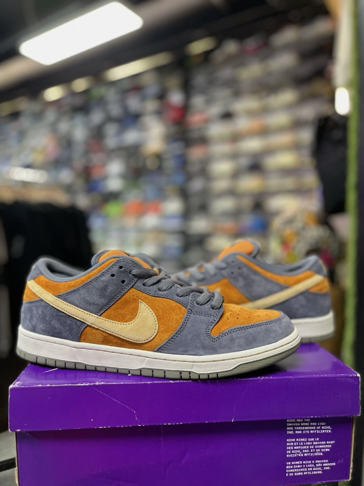 Nike SB Dunk Low Light Carbon Monarch PRE OWNED (AI)
