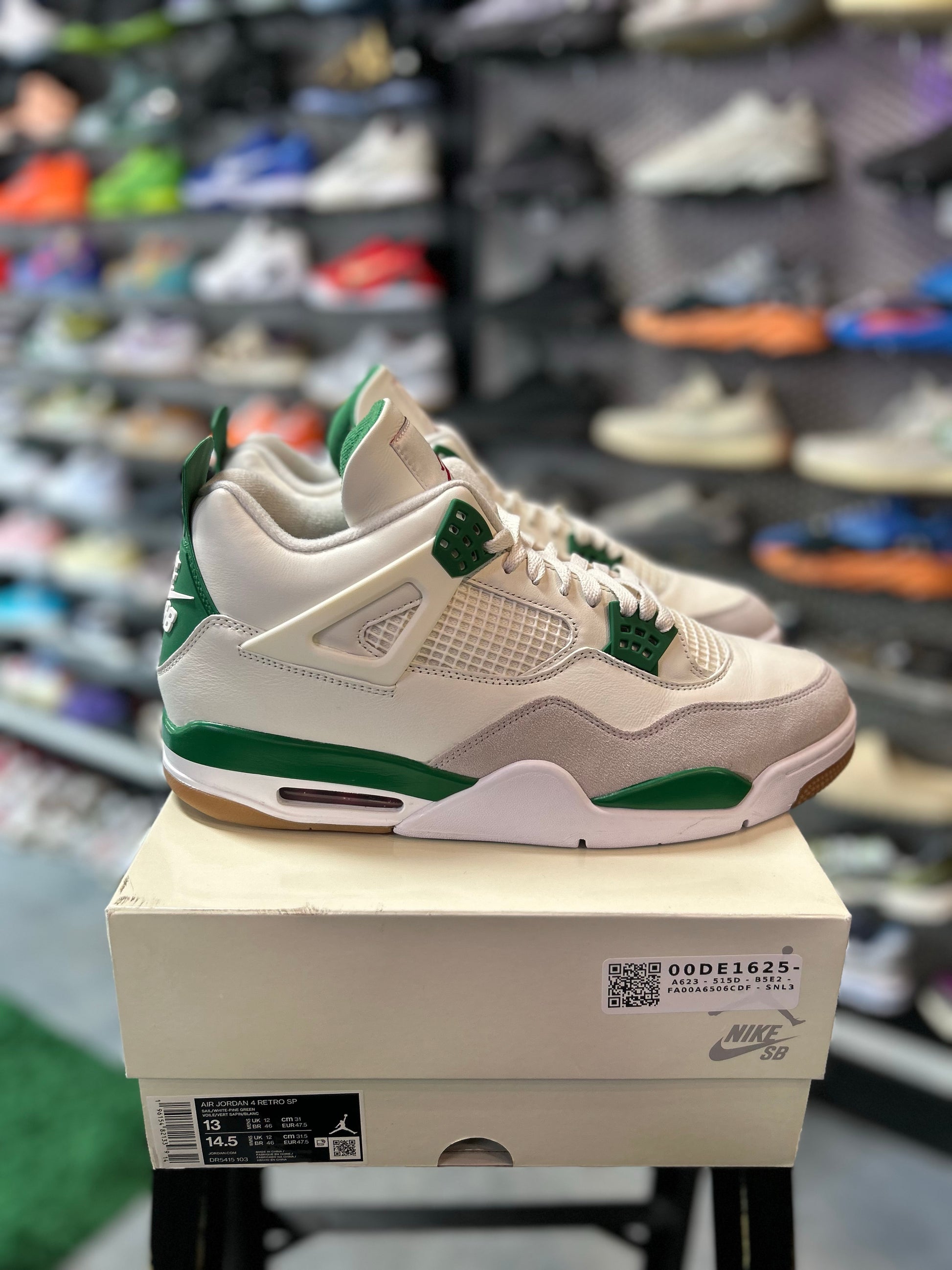 Jordan 4 Retro SB Pine Green (YAC)