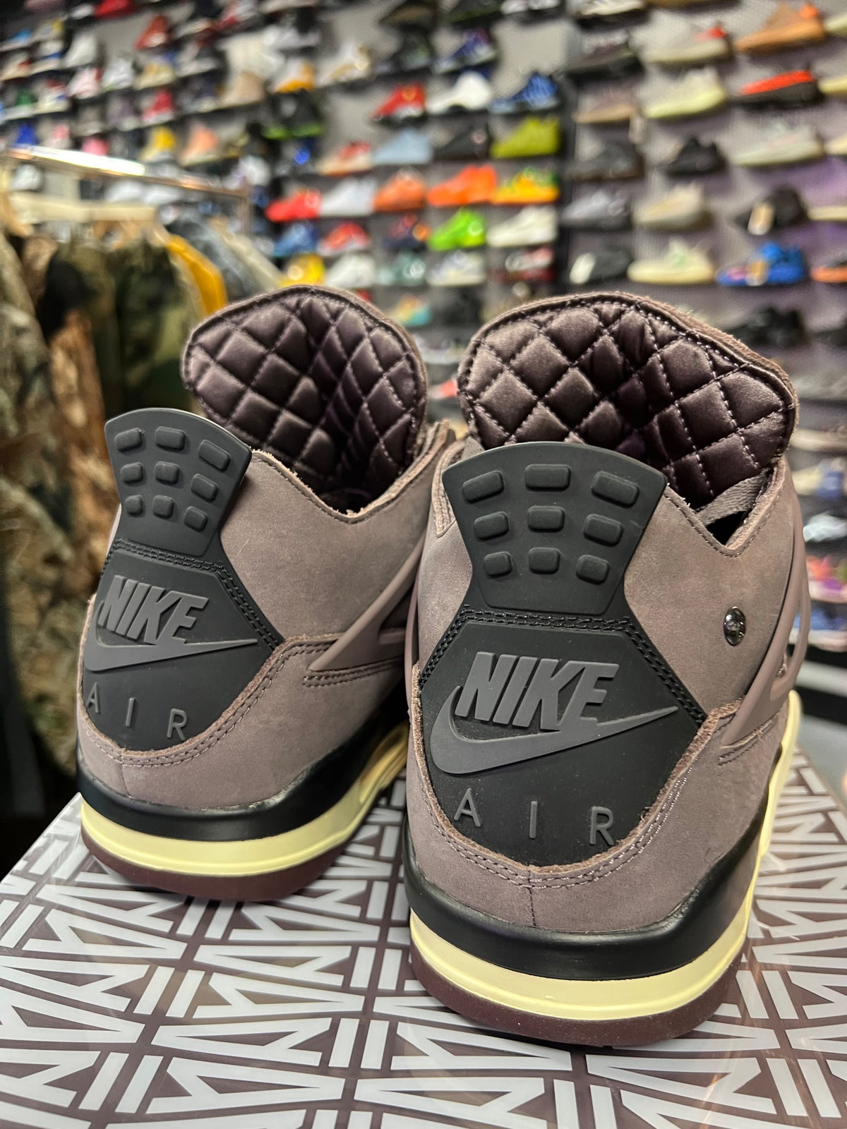 Jordan 4 Retro SP A Ma Maniére Violet Ore