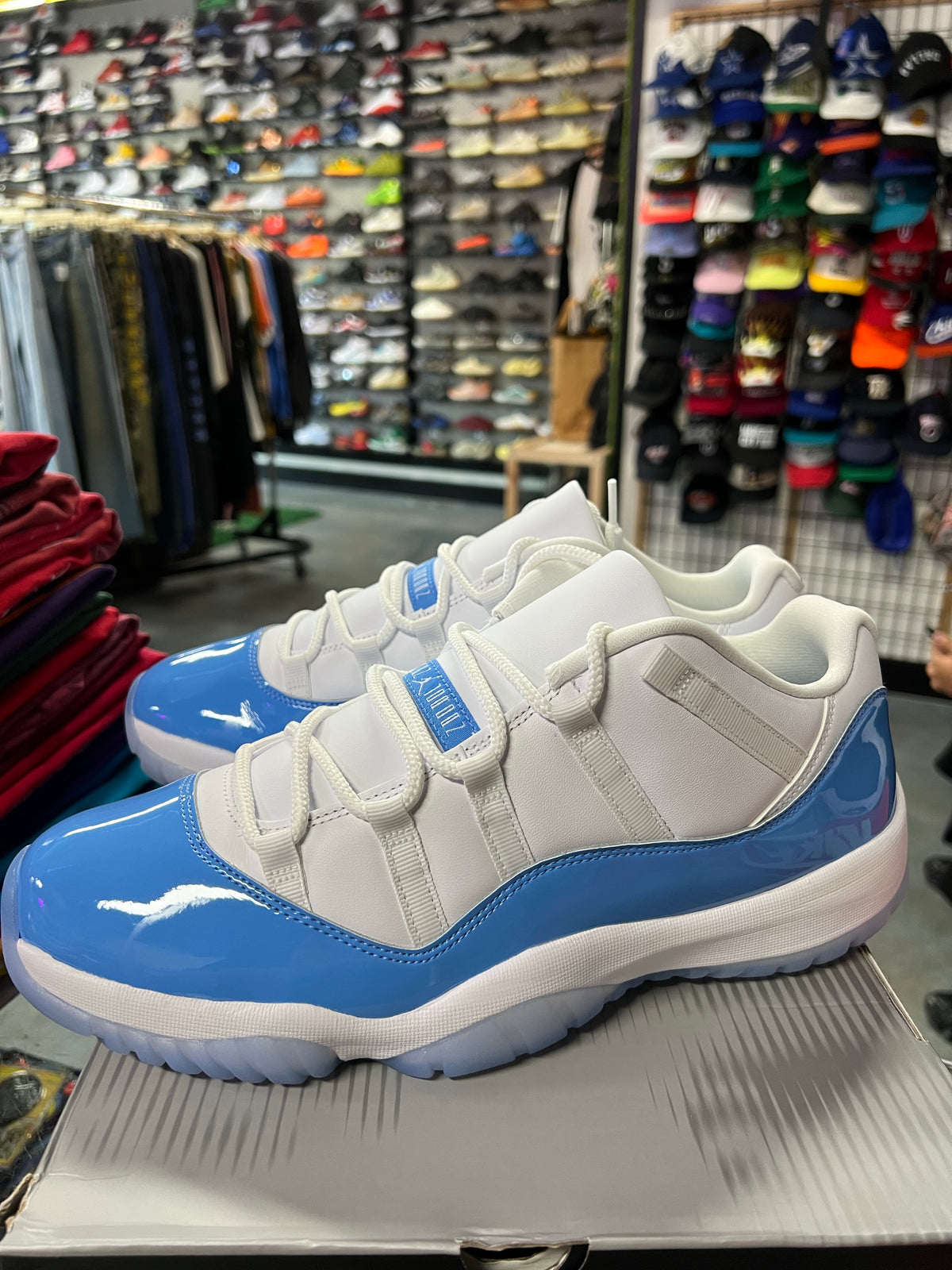Jordan 11 Retro Low University Blue (2026)