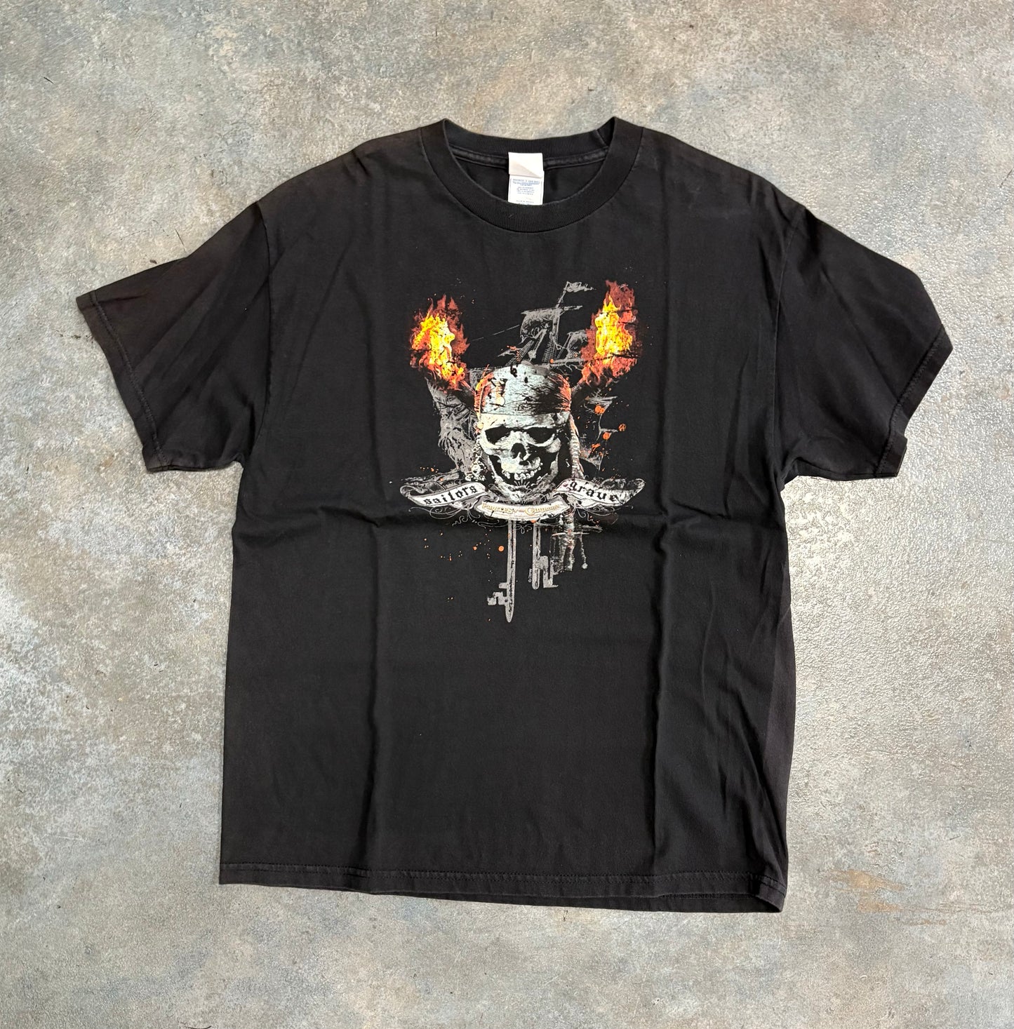 VINTAGE PIRATES OF THE CARIBBEAN SKULL TEE BLACK SALE BIN