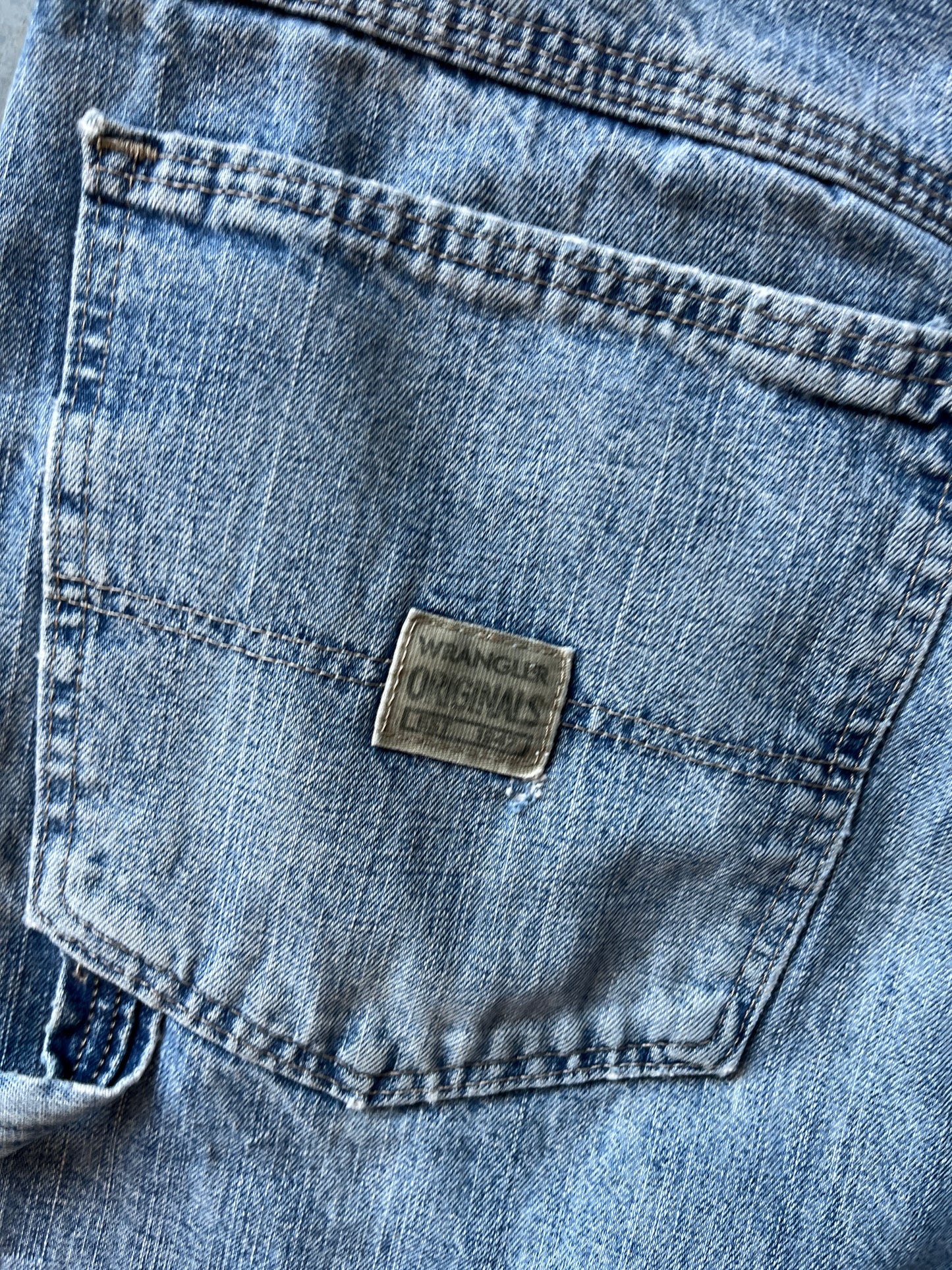 Wrangler Originals regular wash Faded Denim jorts OTF