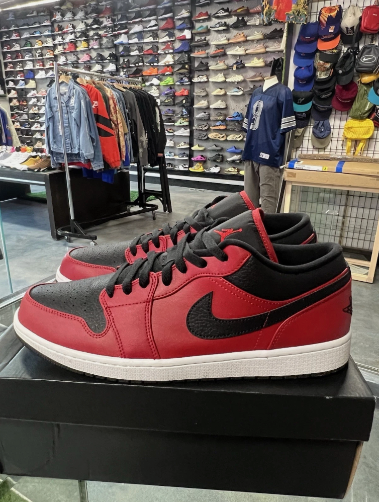 Jordan 1 Low Reverse Bred Pebbled Swoosh (YA)