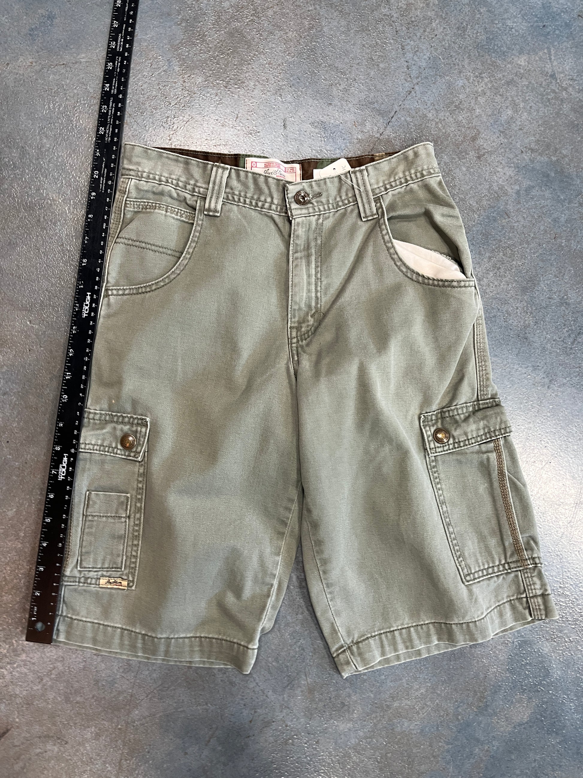 Levi’s Strauss Cole Barcia Camo Lining Green Cargo Jorts (YC) OTF