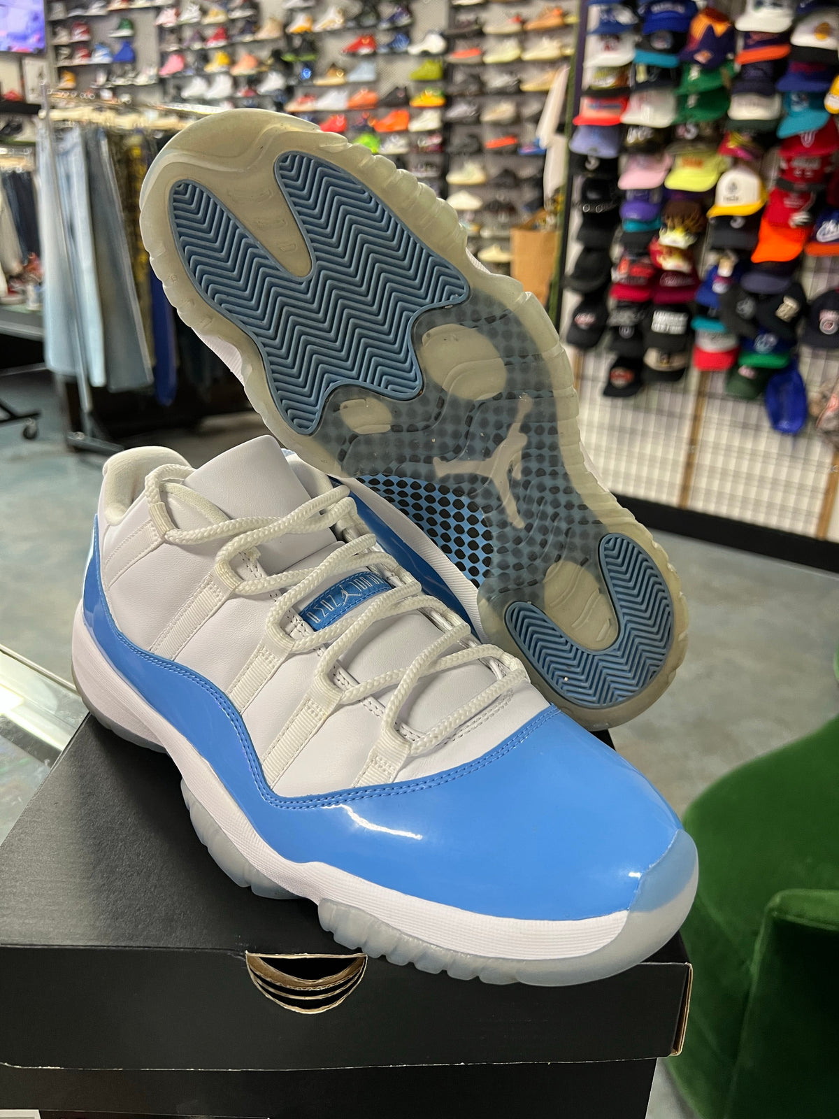 Jordan 11 Retro Low University Blue (2017)
