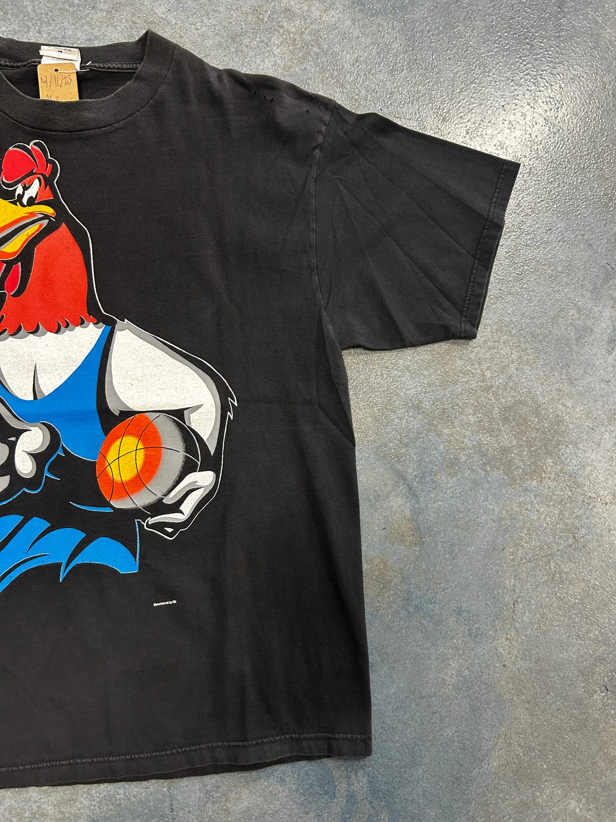 Vintage 90s Looney Tunes FogHorn Basketball Black Tee