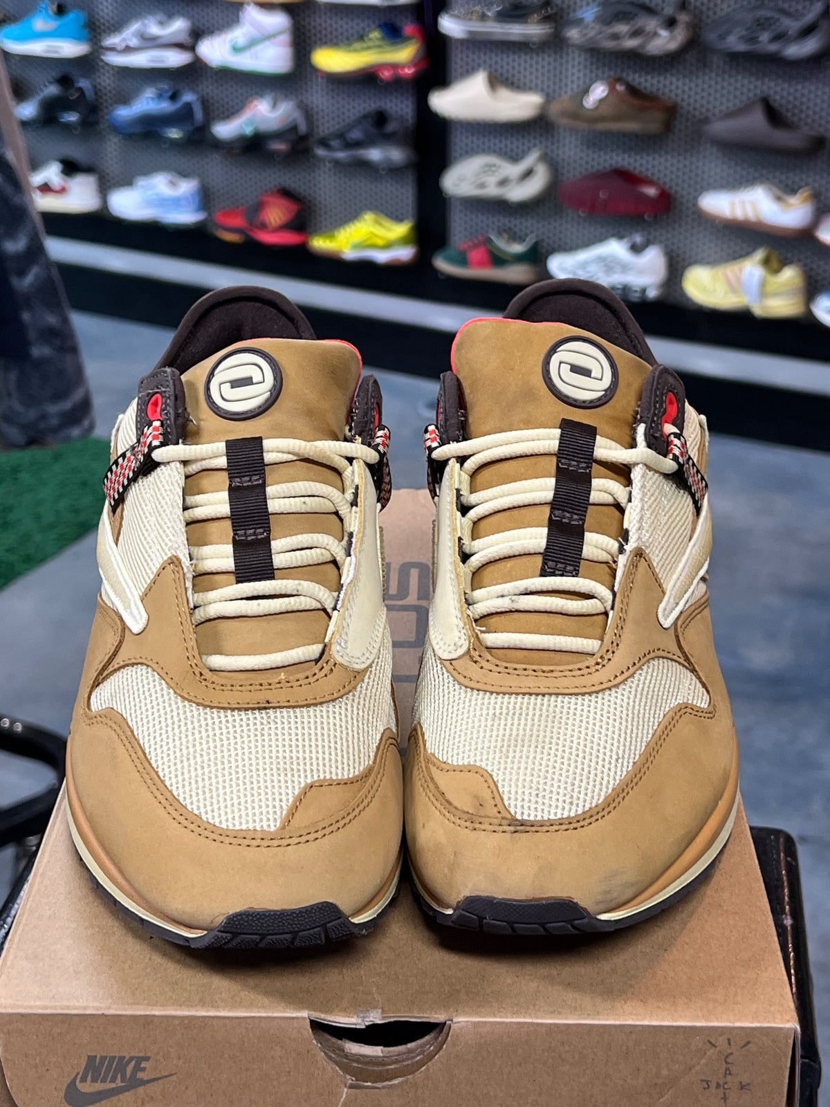 Nike Air Max 1 Travis Scott Cactus Jack Wheat Lemon Drop