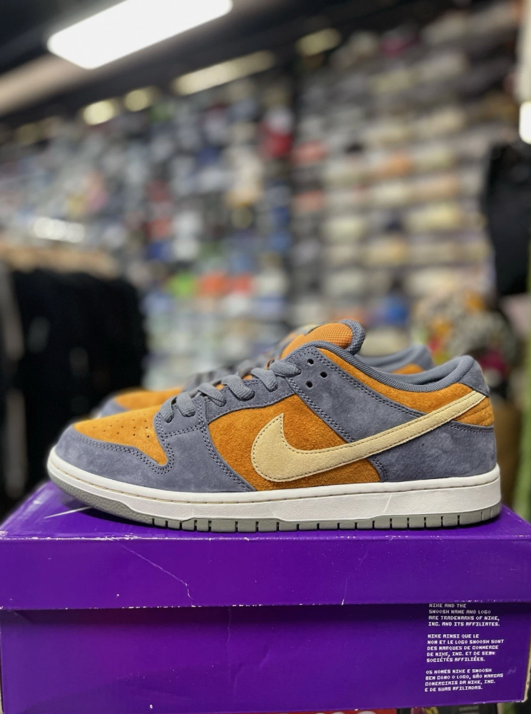Nike SB Dunk Low Light Carbon Monarch PRE OWNED (AI)